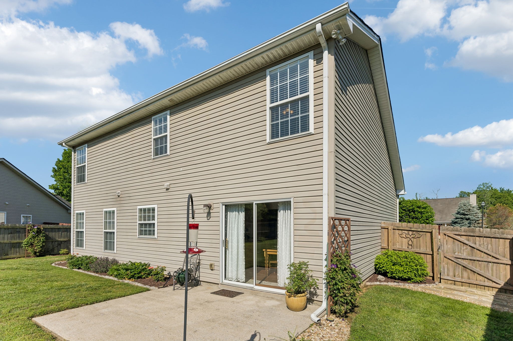 410 Creekside Ln