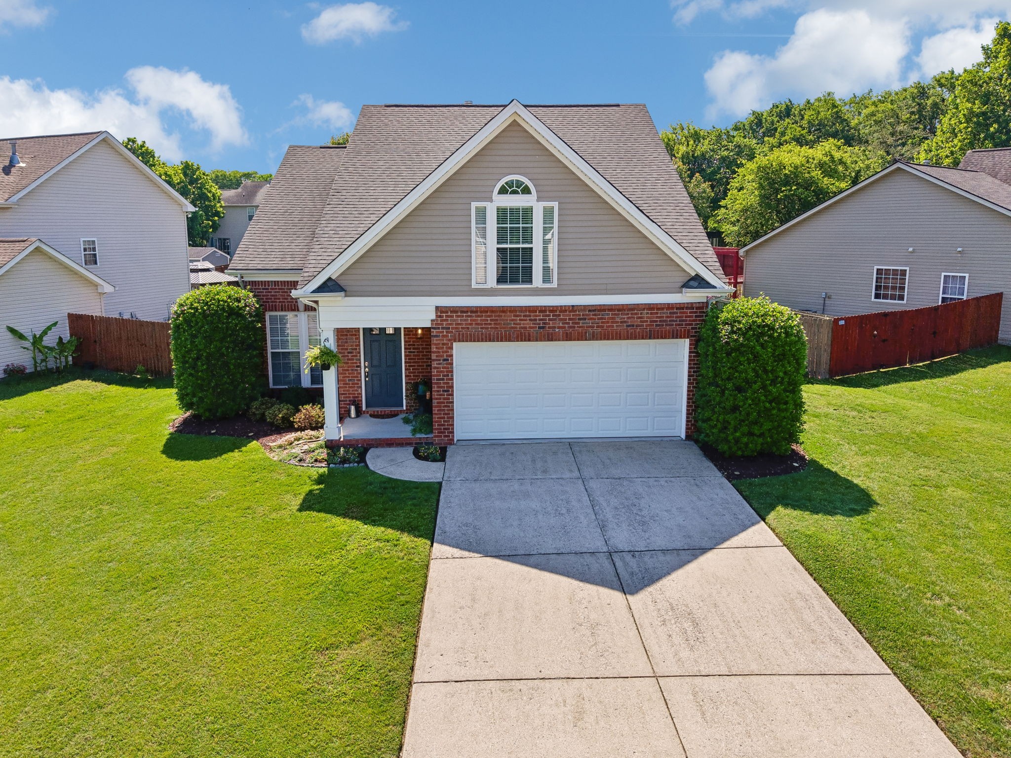 410 Creekside Ln