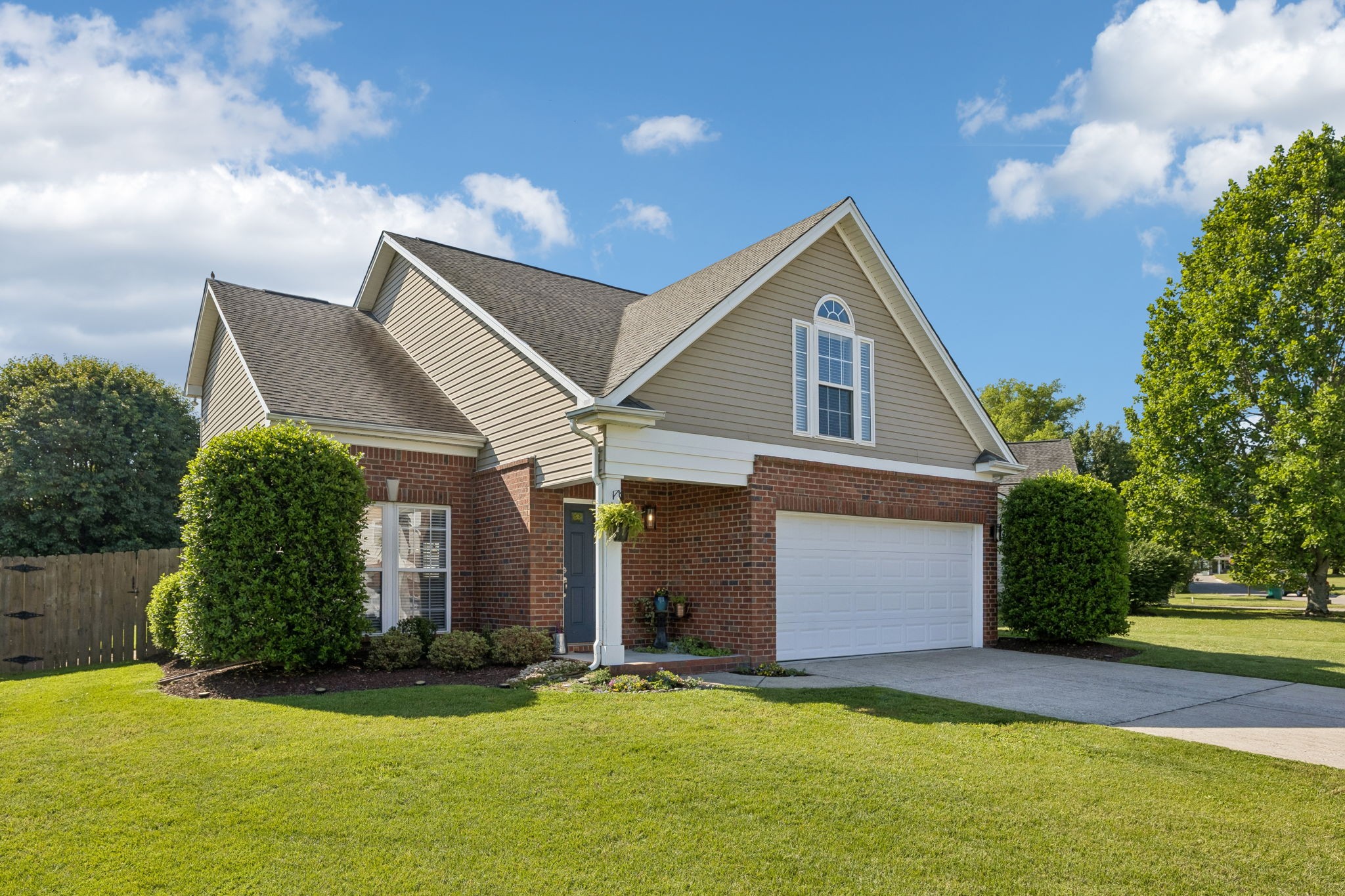410 Creekside Ln