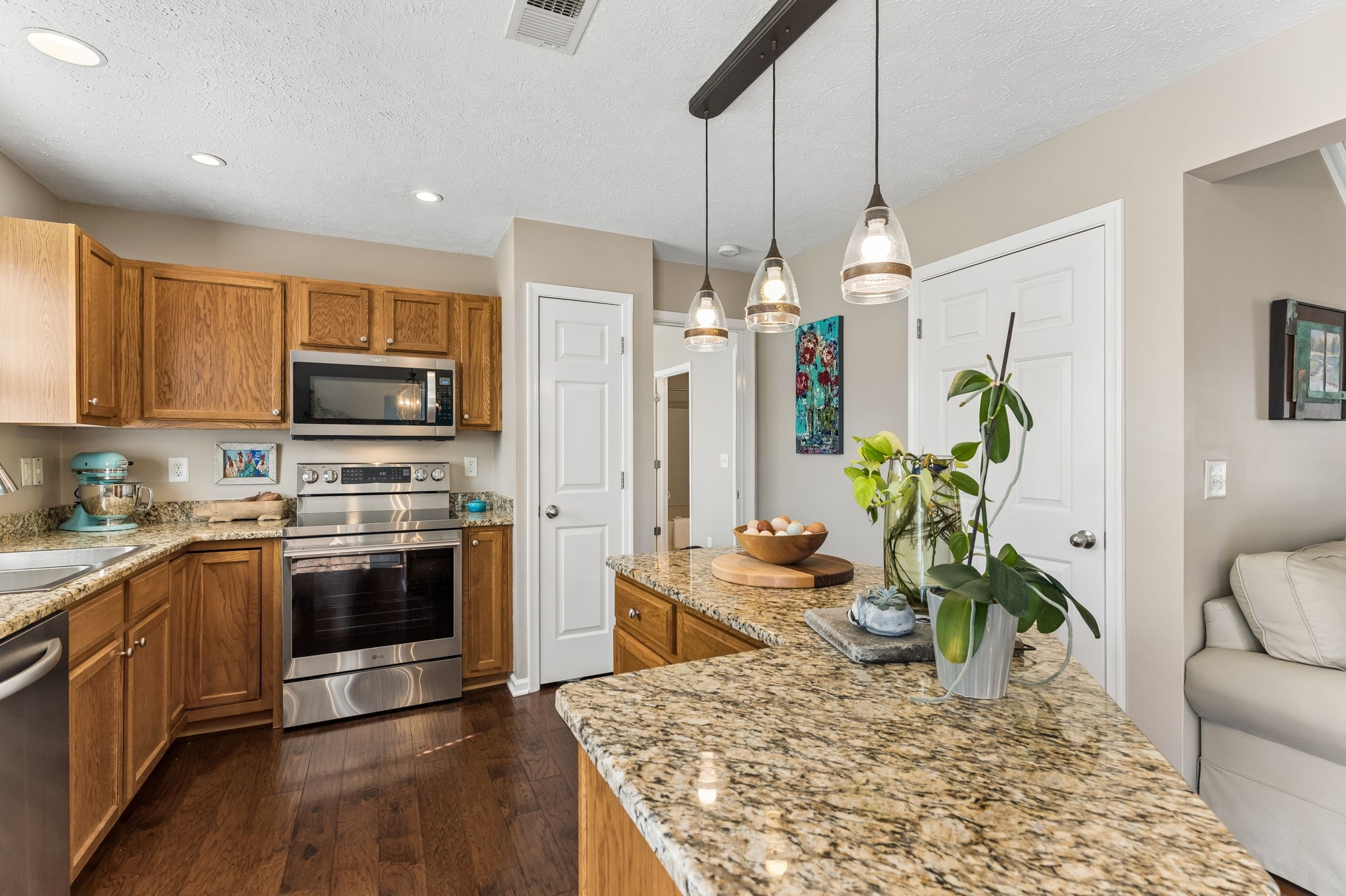 410 Creekside Ln