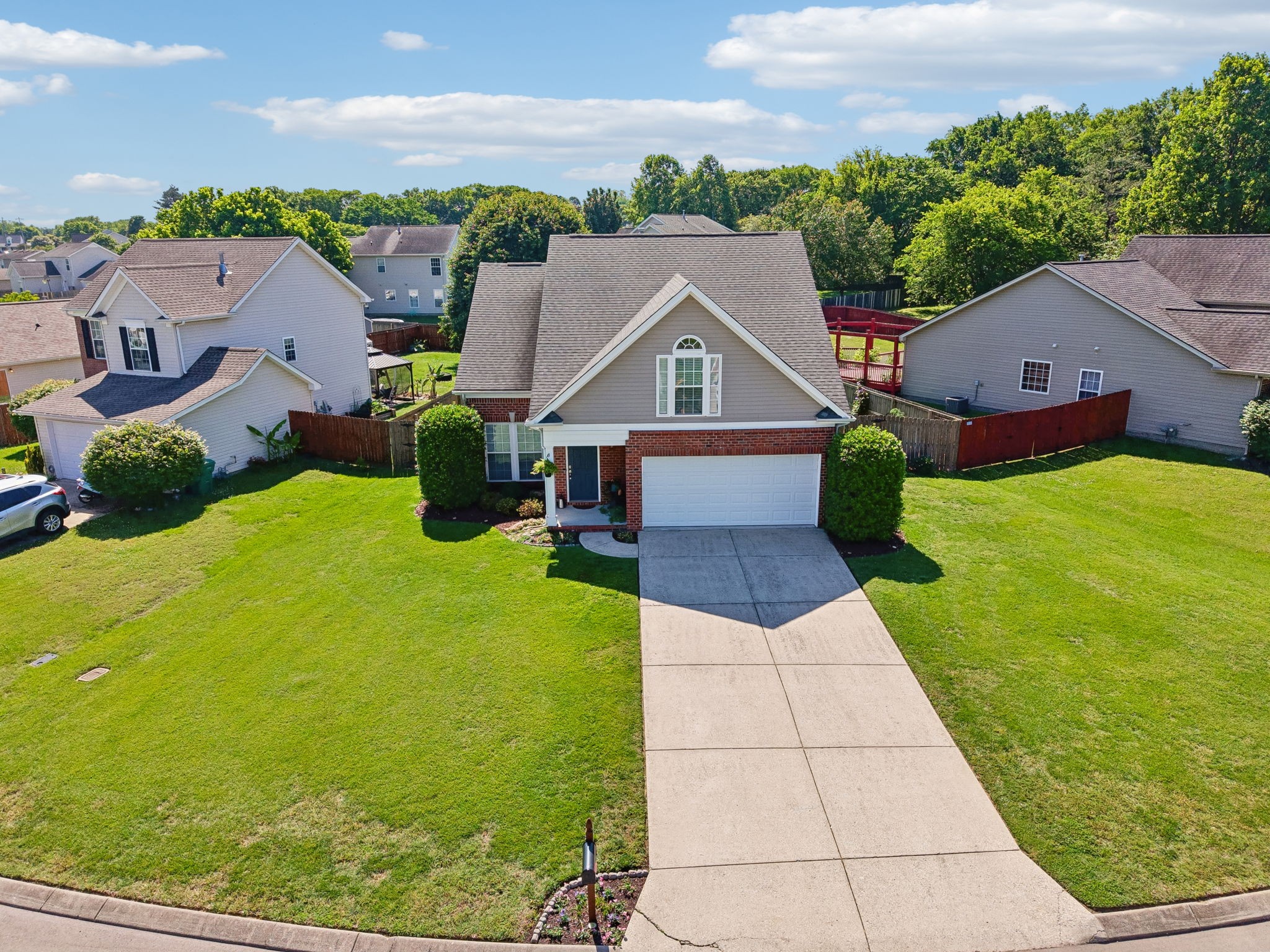 410 Creekside Ln