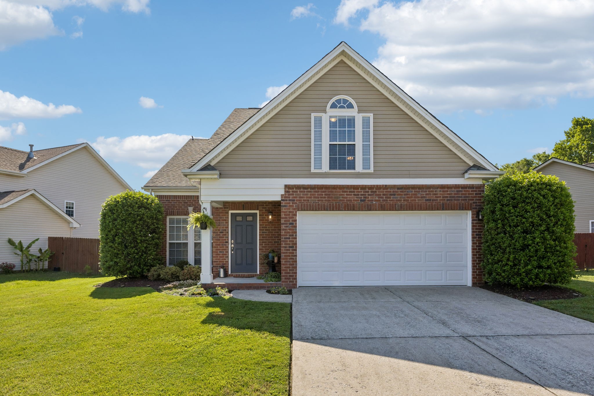 410 Creekside Ln