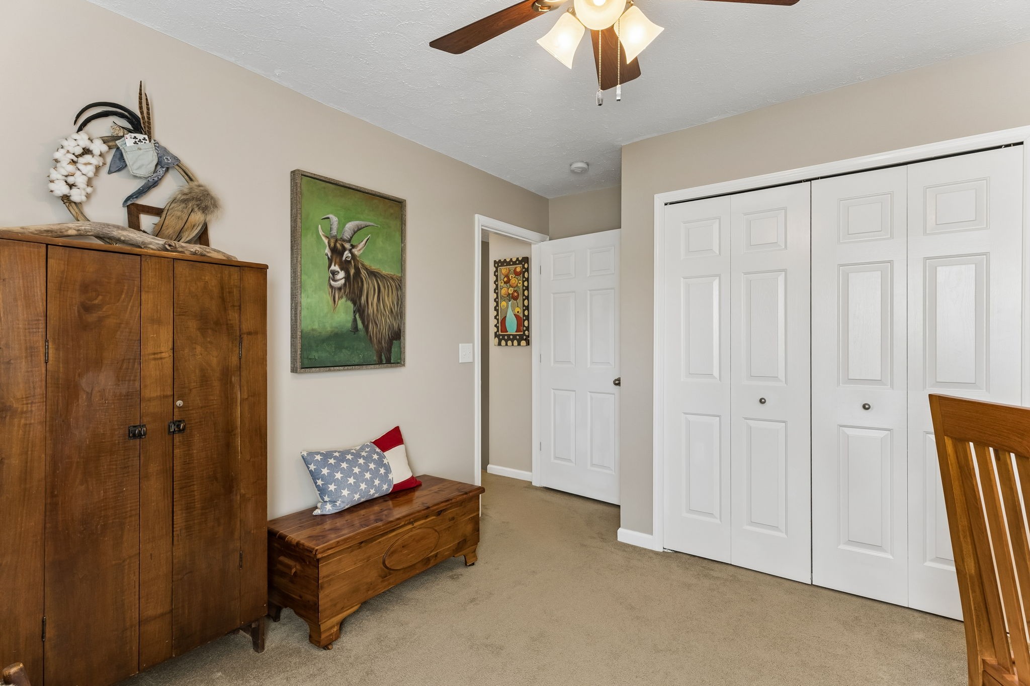 410 Creekside Ln