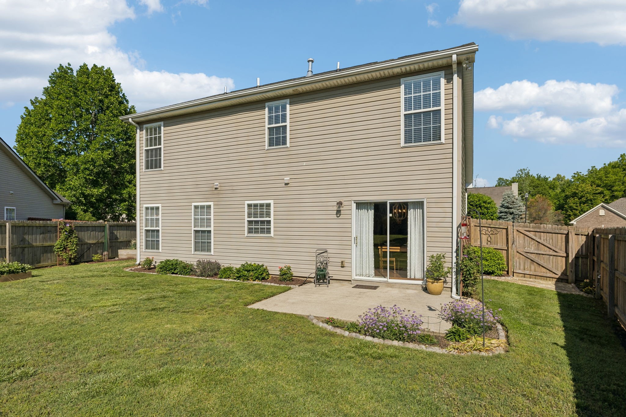 410 Creekside Ln