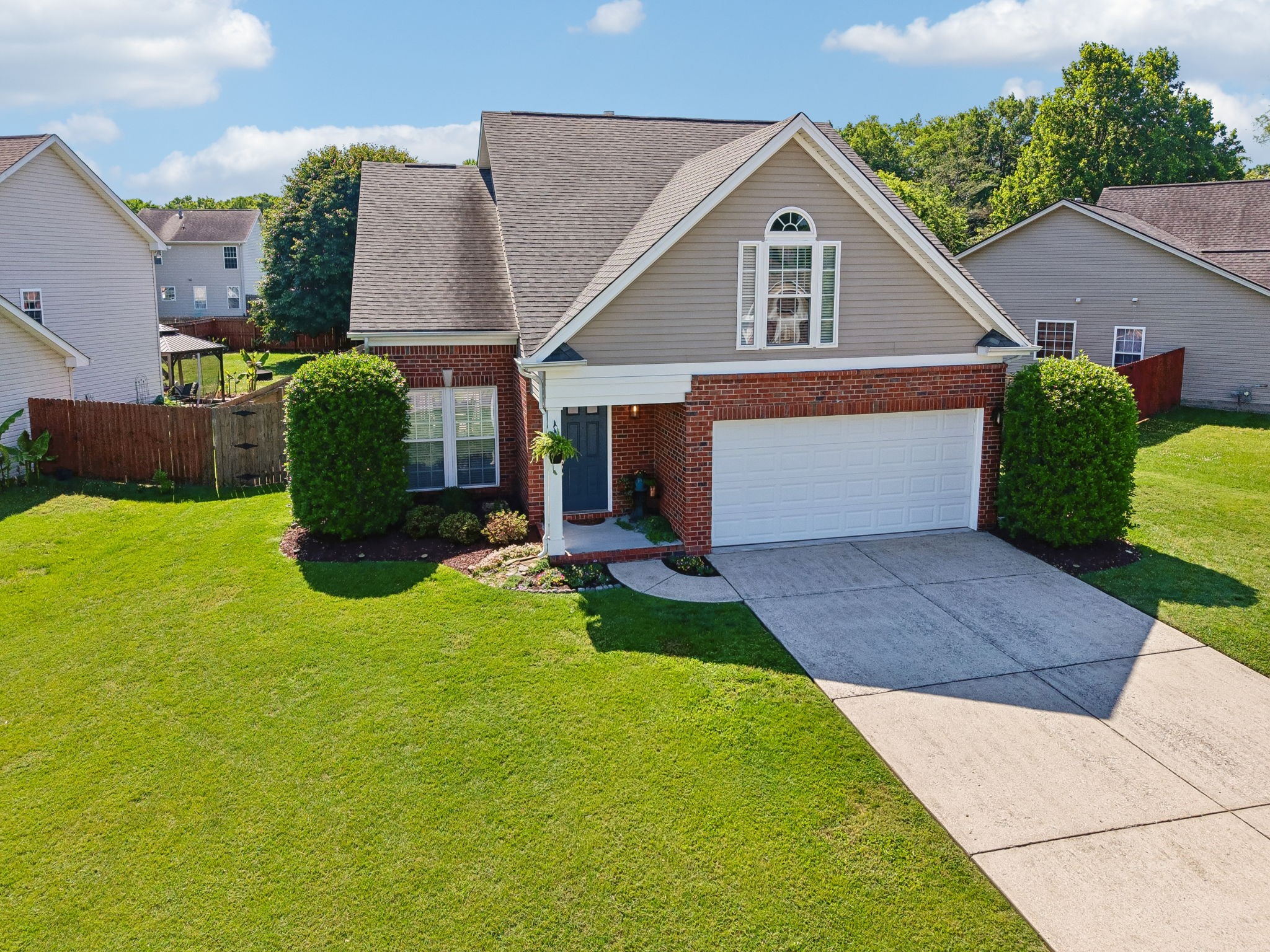 410 Creekside Ln