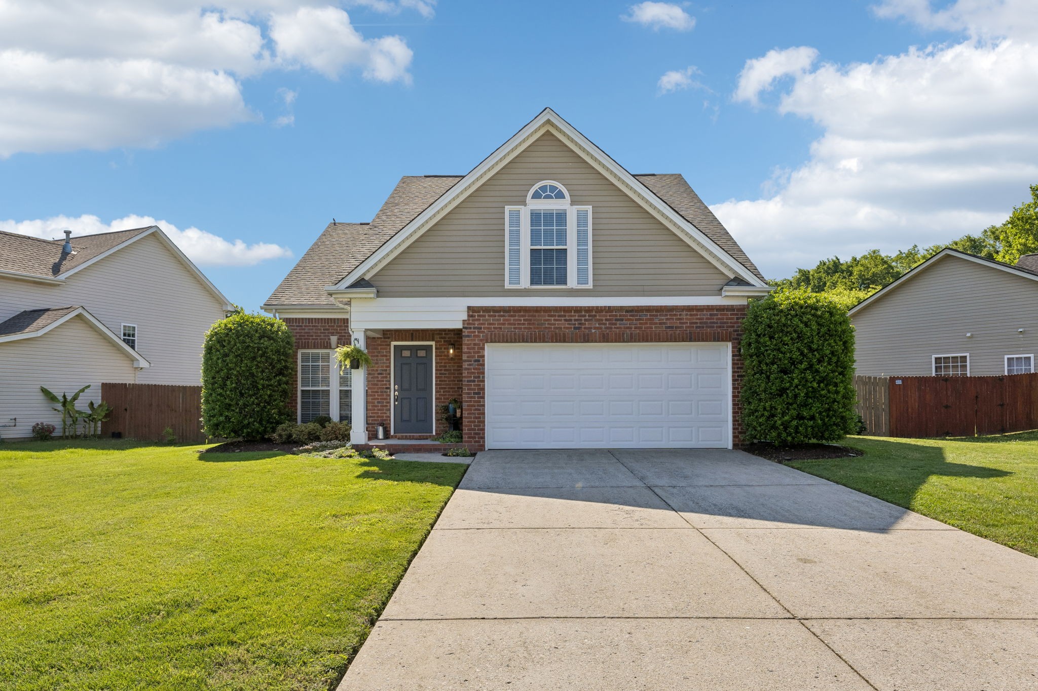 410 Creekside Ln
