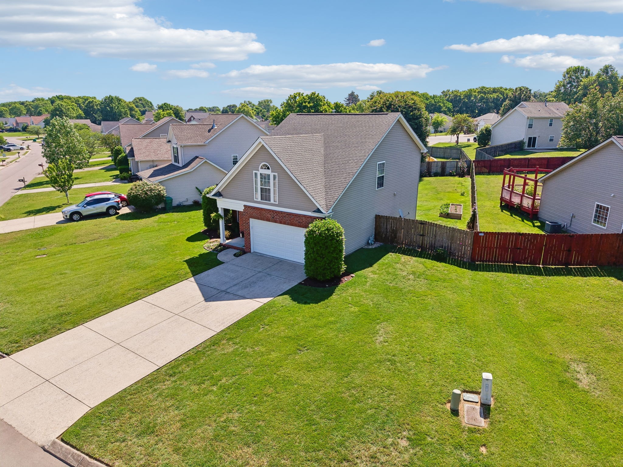 410 Creekside Ln