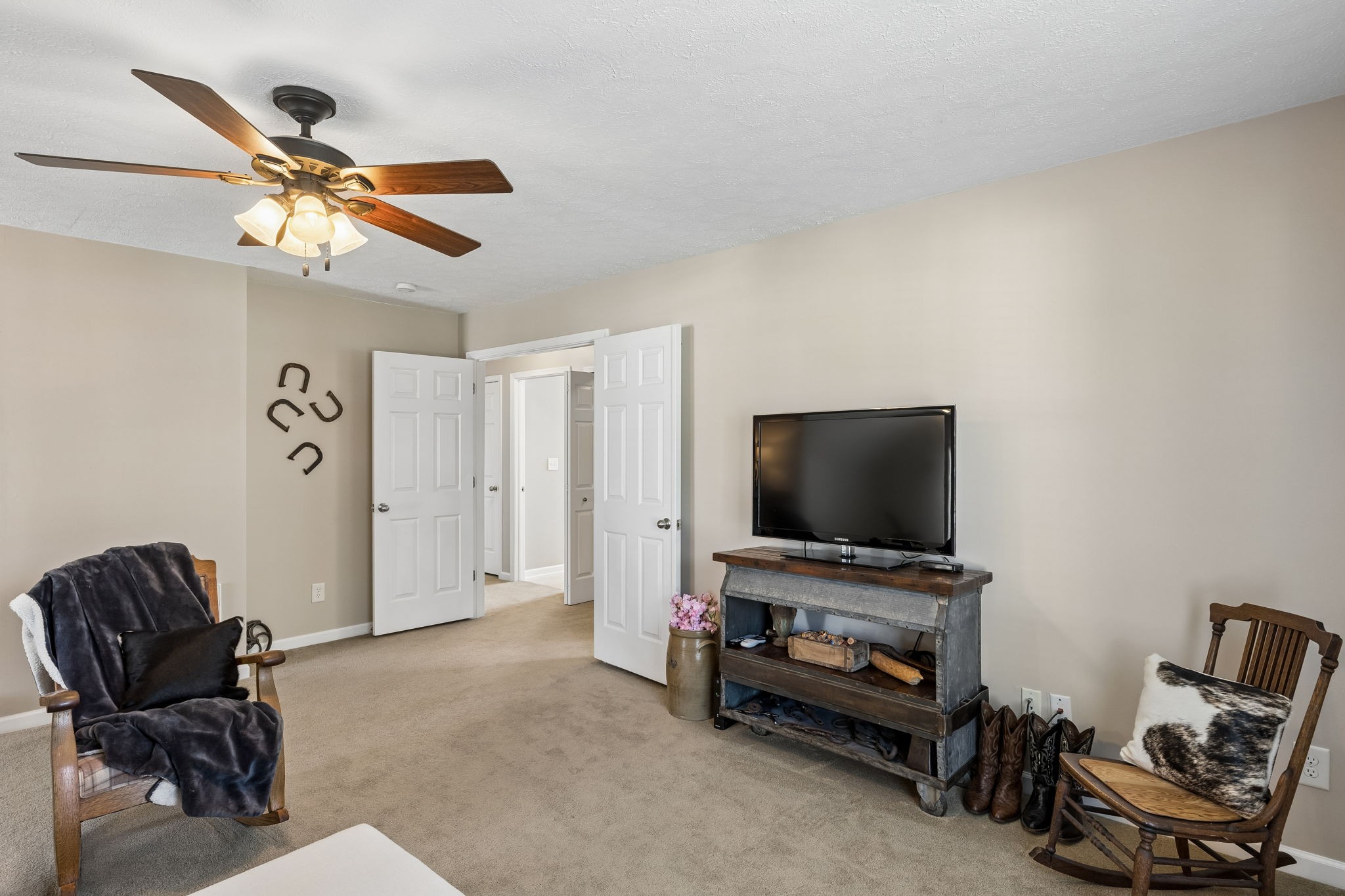 410 Creekside Ln