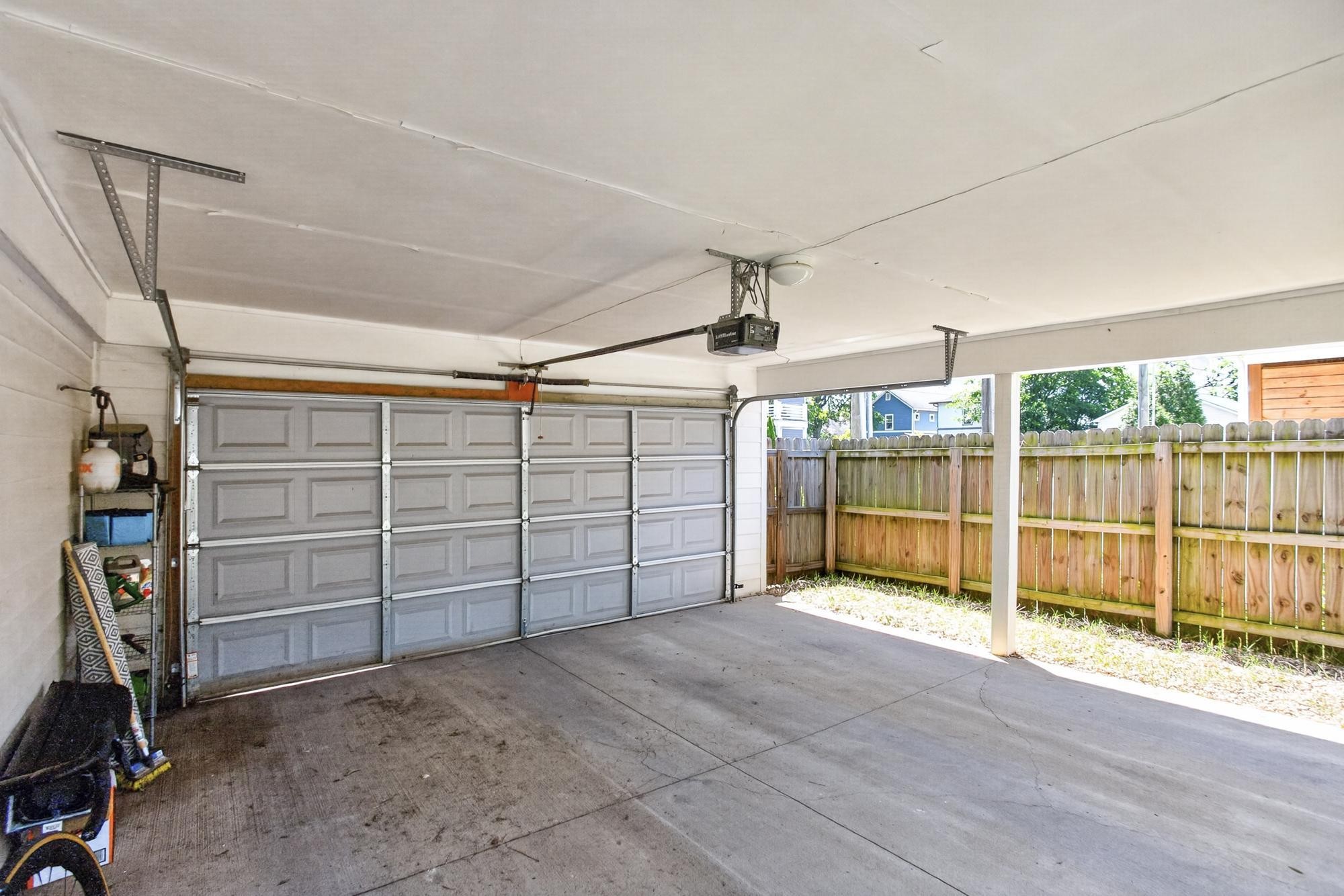 2910 Davis Ave