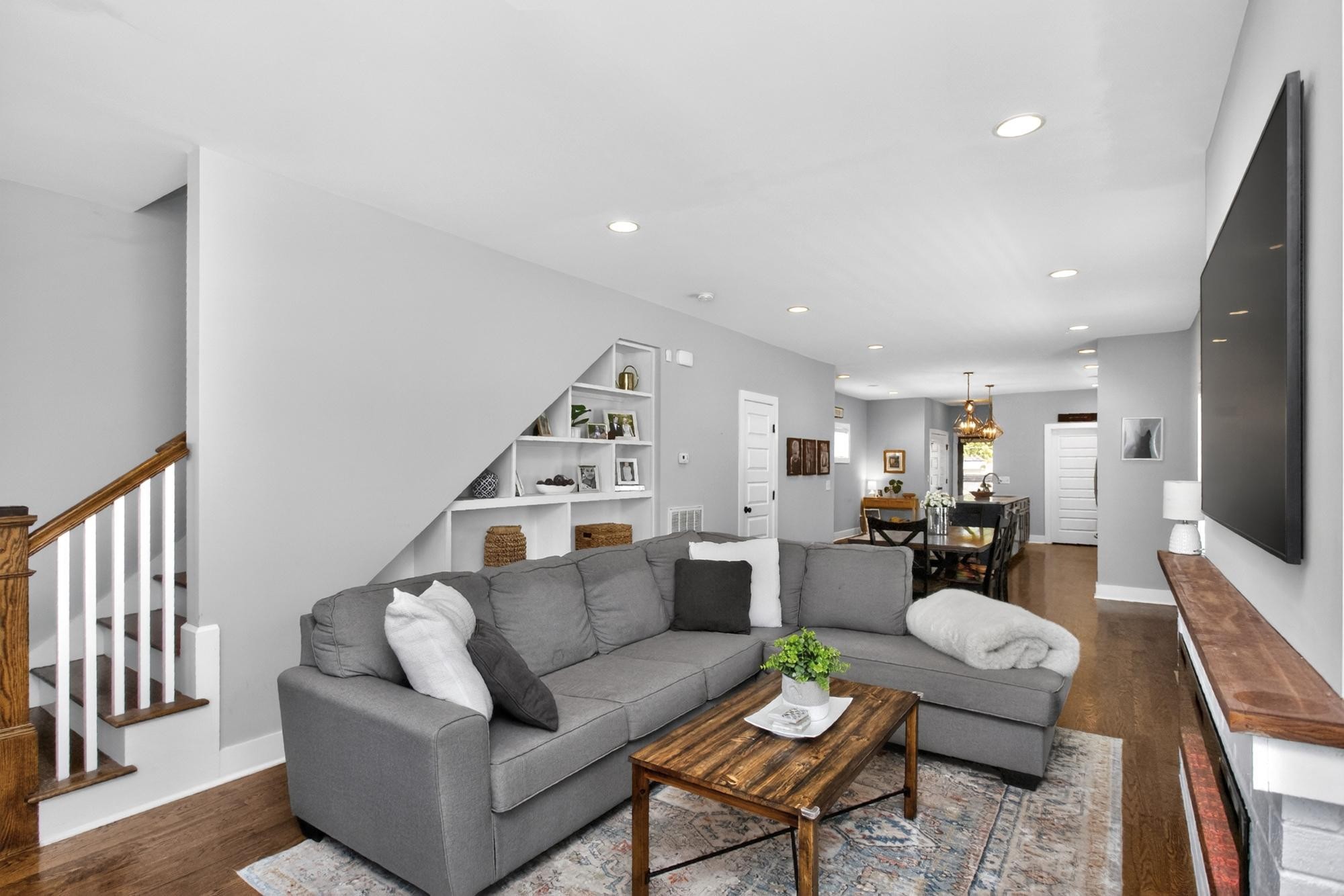 2910 Davis Ave