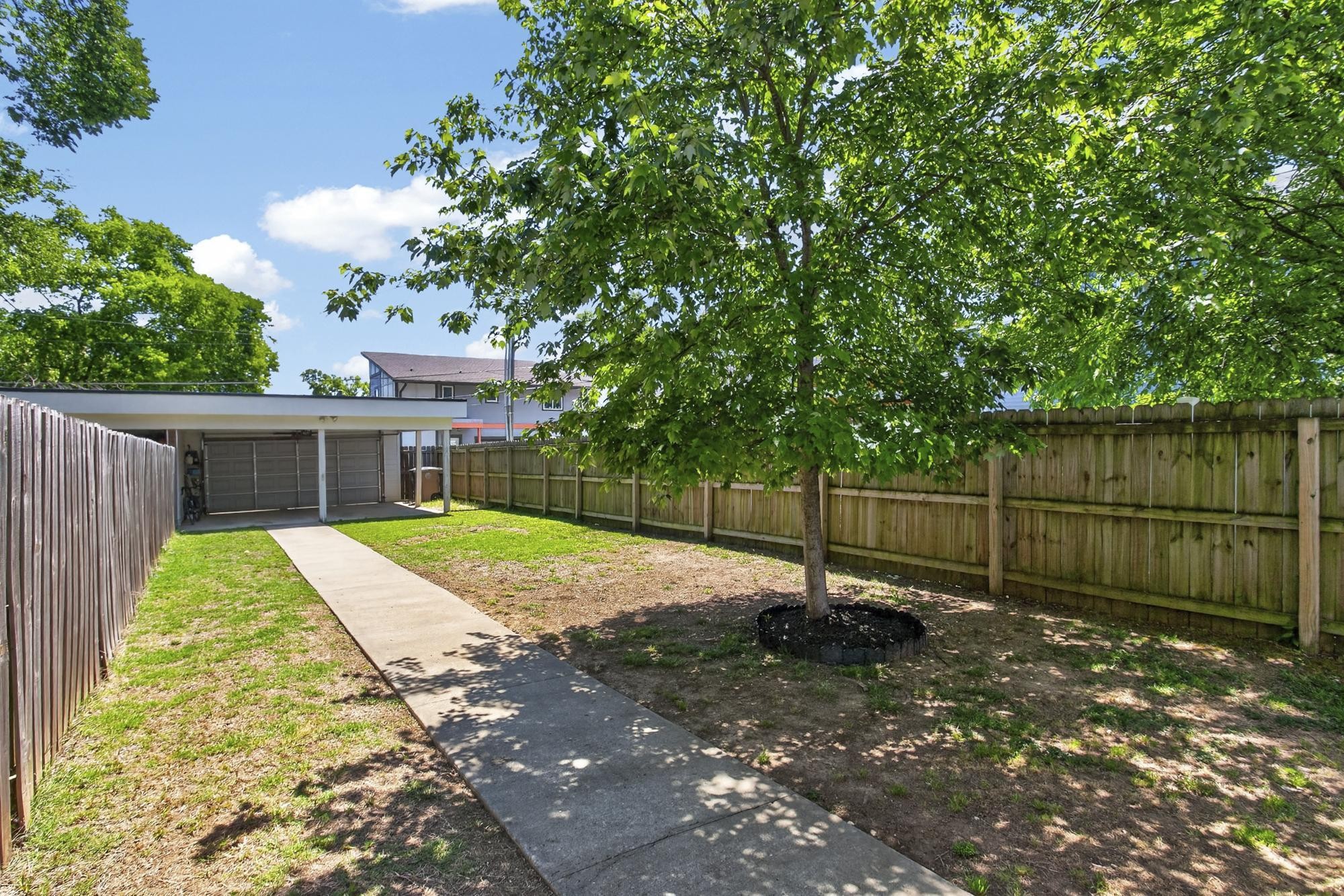 2910 Davis Ave