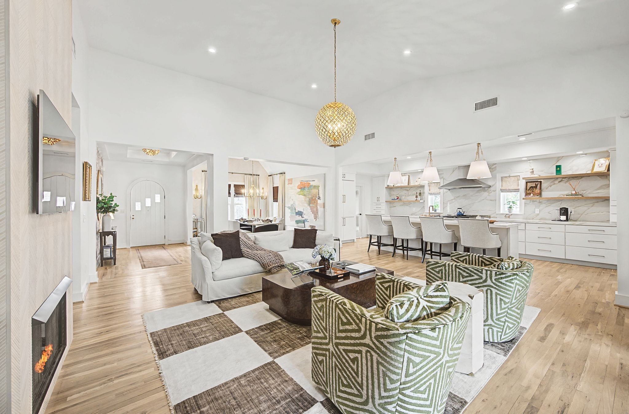 2012 Cedar Ln