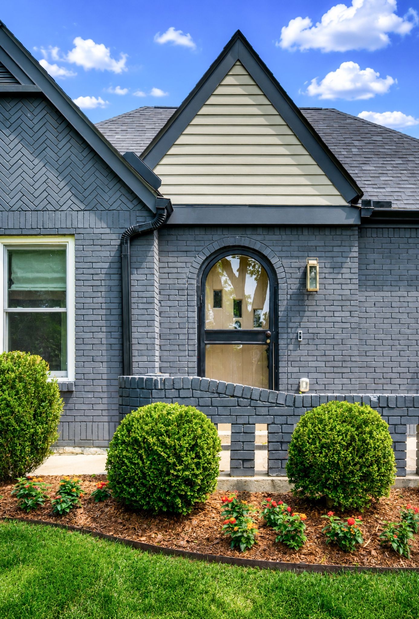 2012 Cedar Ln