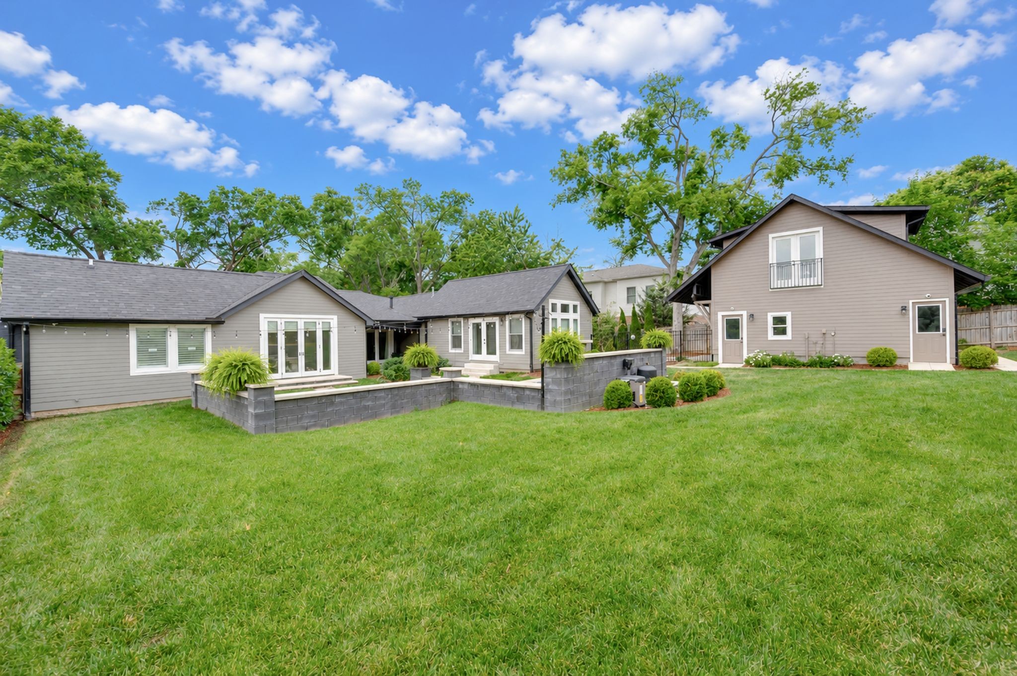 2012 Cedar Ln