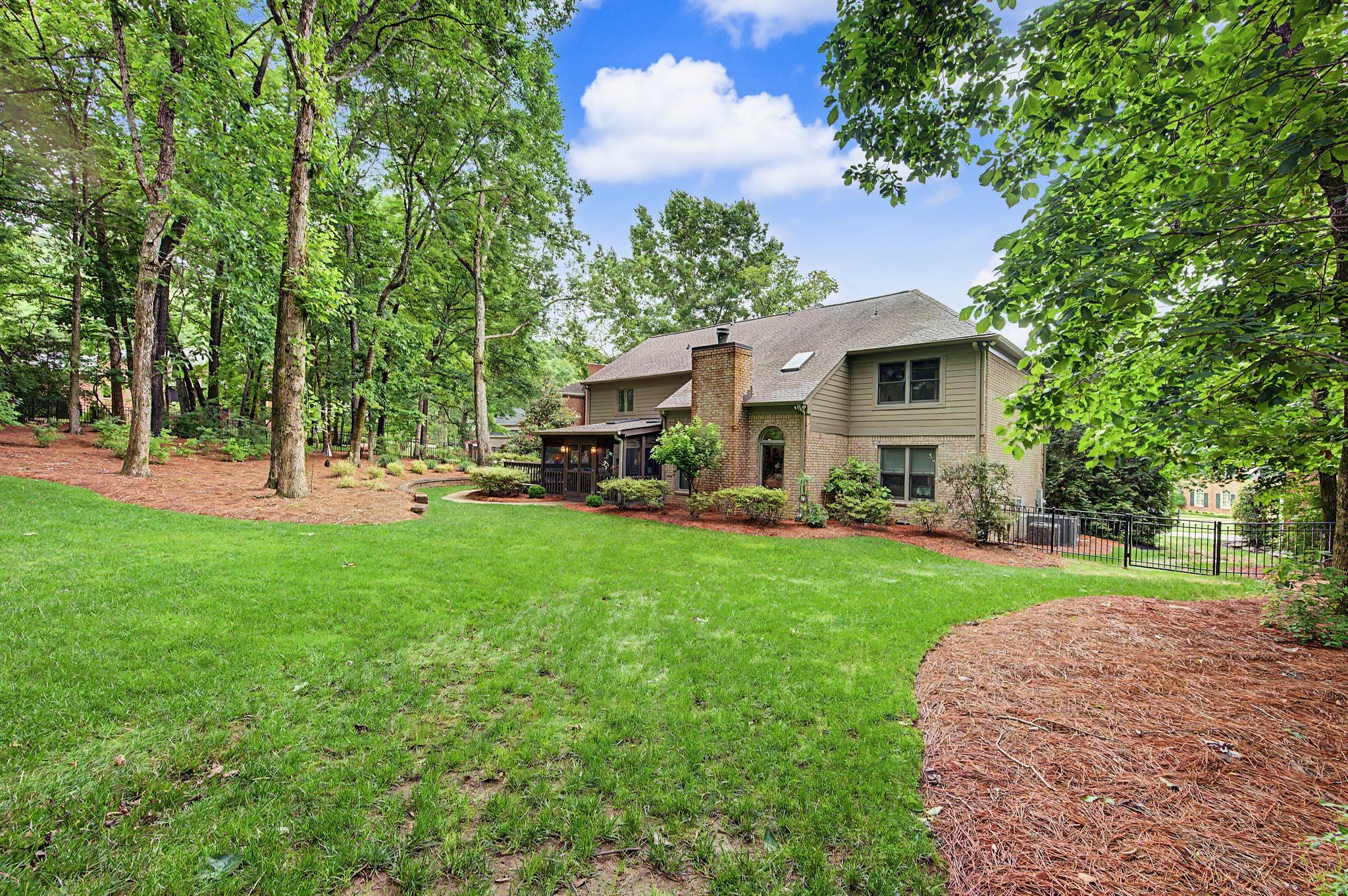 709 Roxburgh Cv