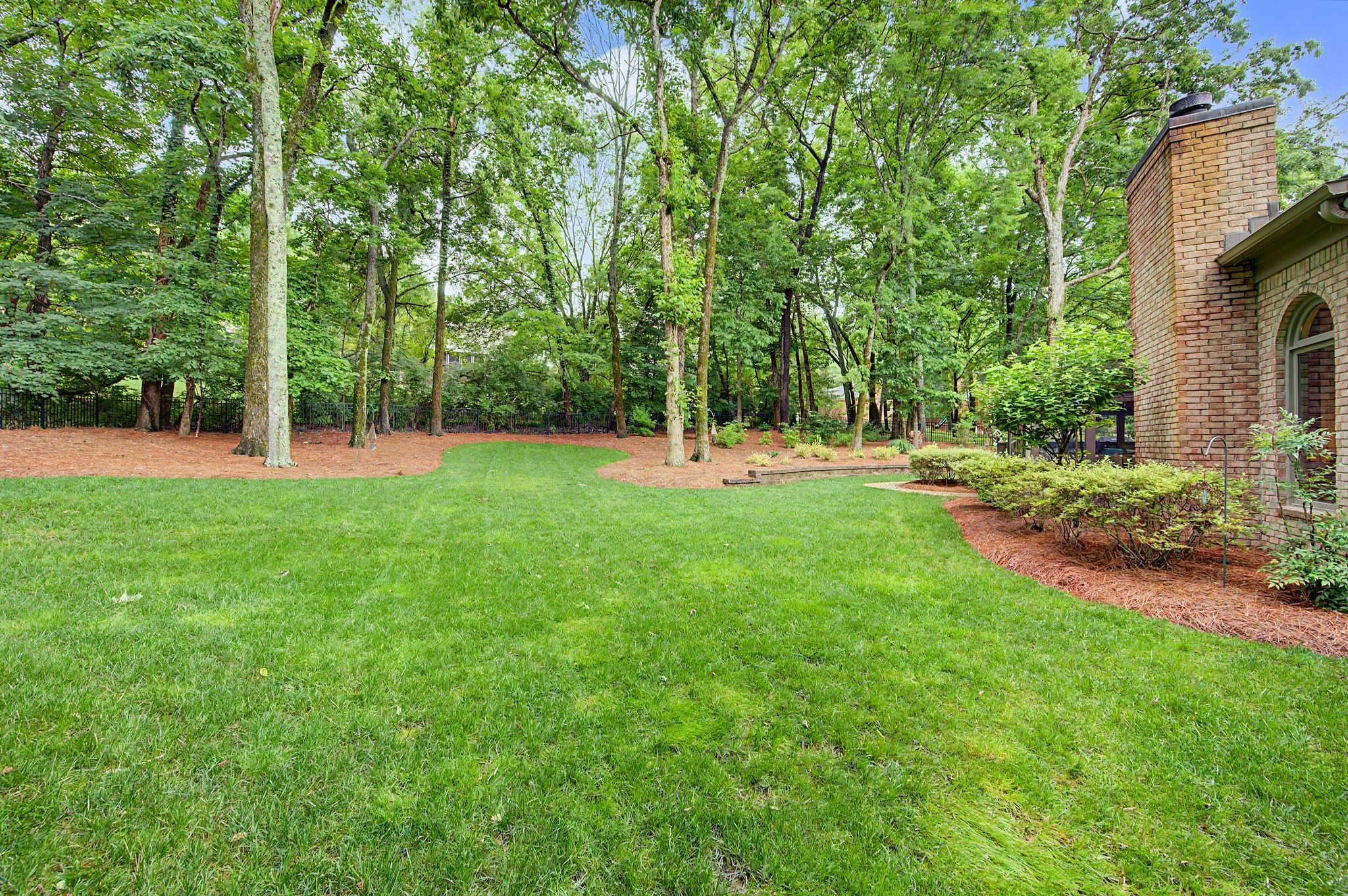 709 Roxburgh Cv