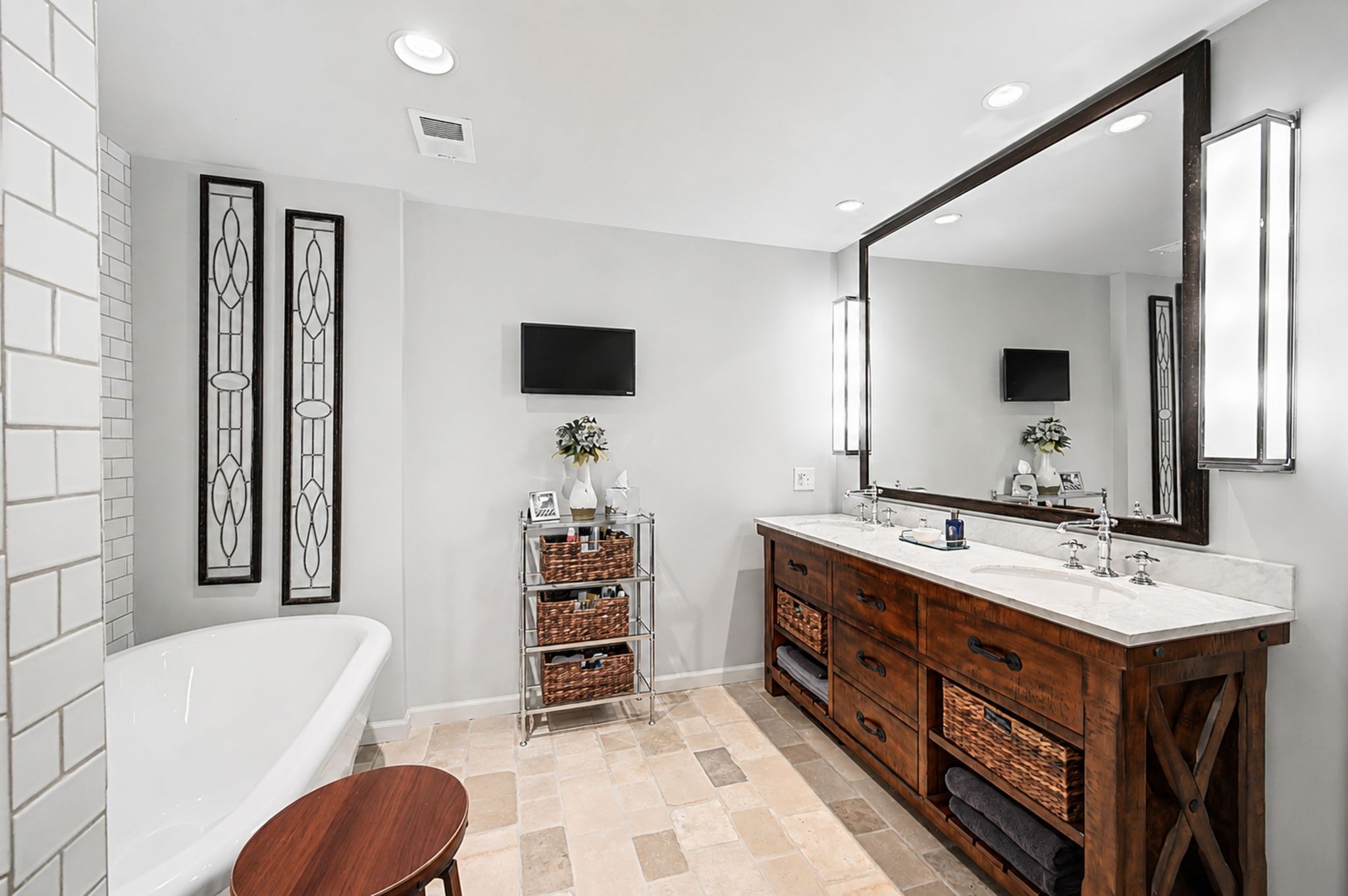 709 Roxburgh Cv