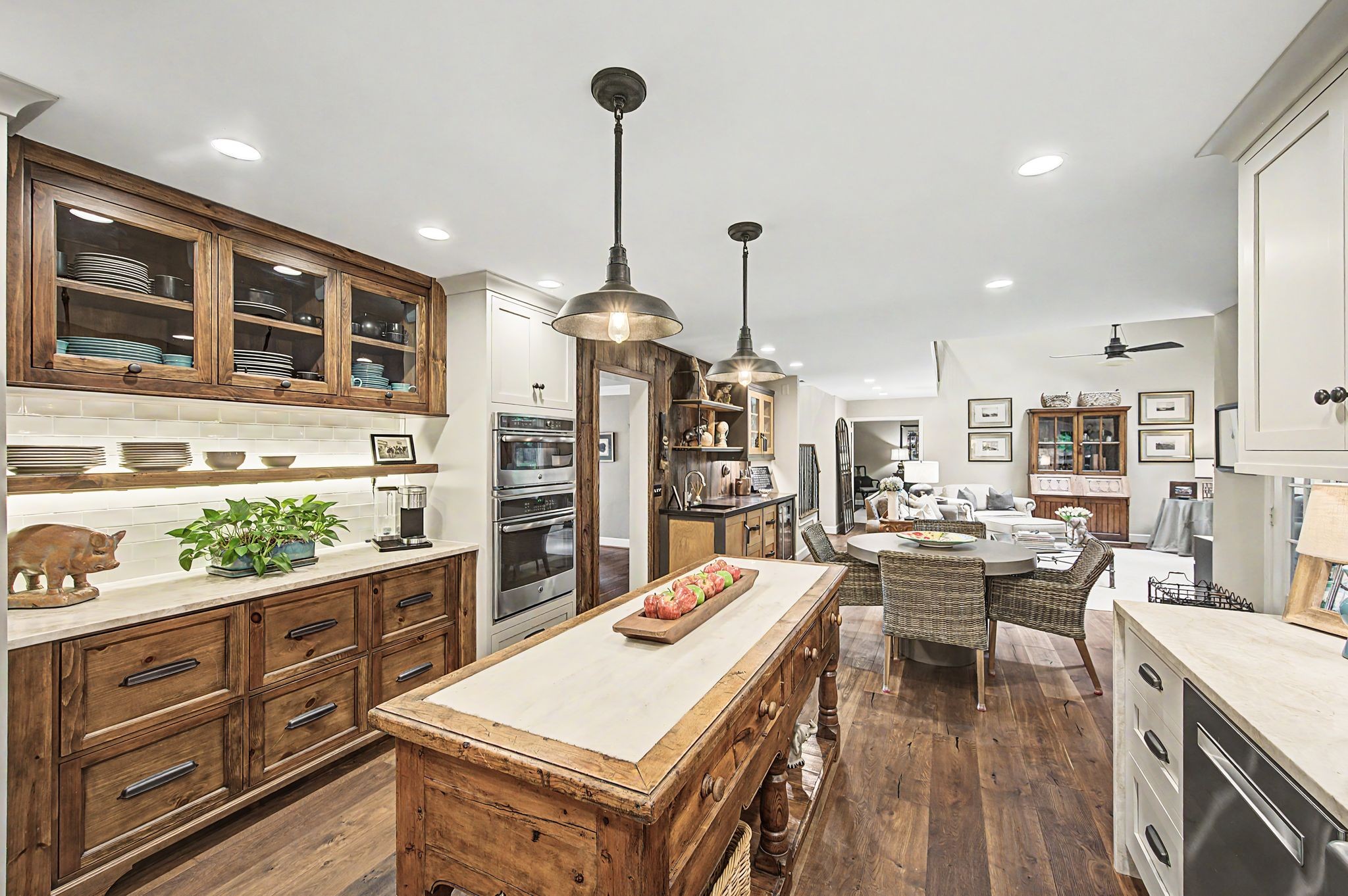 709 Roxburgh Cv