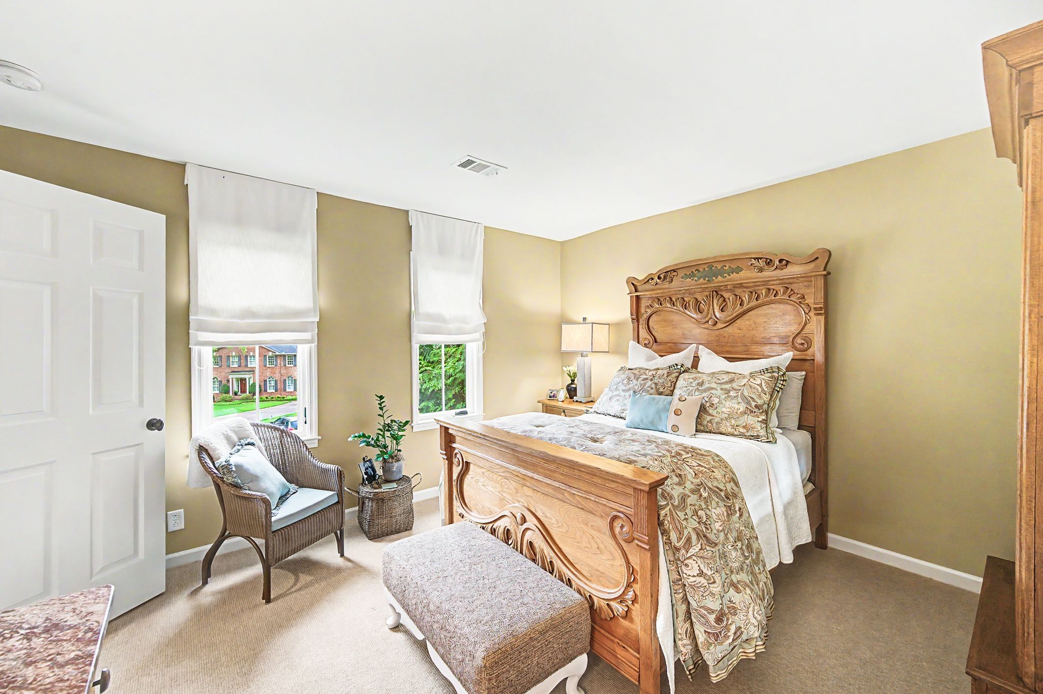 709 Roxburgh Cv