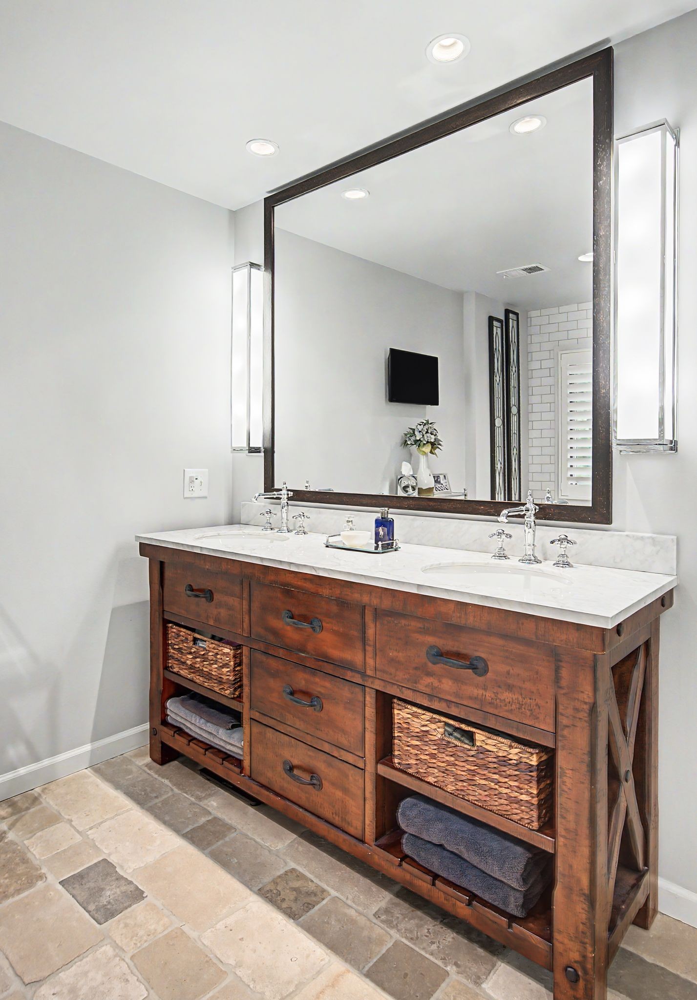709 Roxburgh Cv