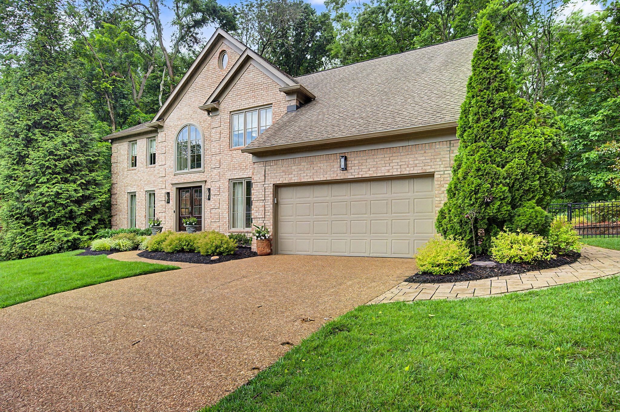 709 Roxburgh Cv