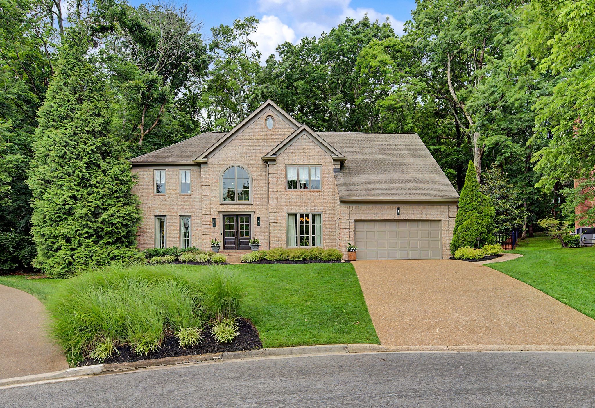 709 Roxburgh Cv
