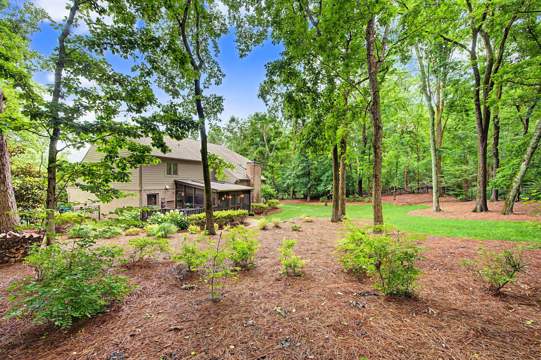 709 Roxburgh Cv