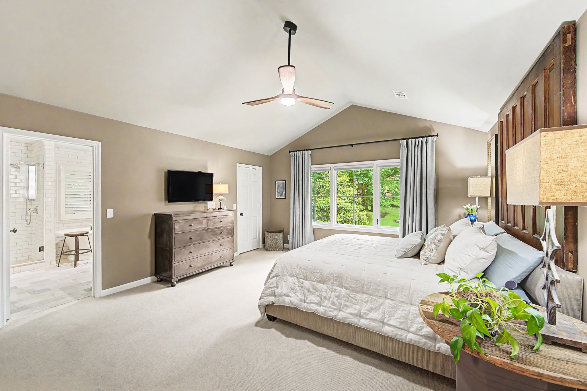 709 Roxburgh Cv