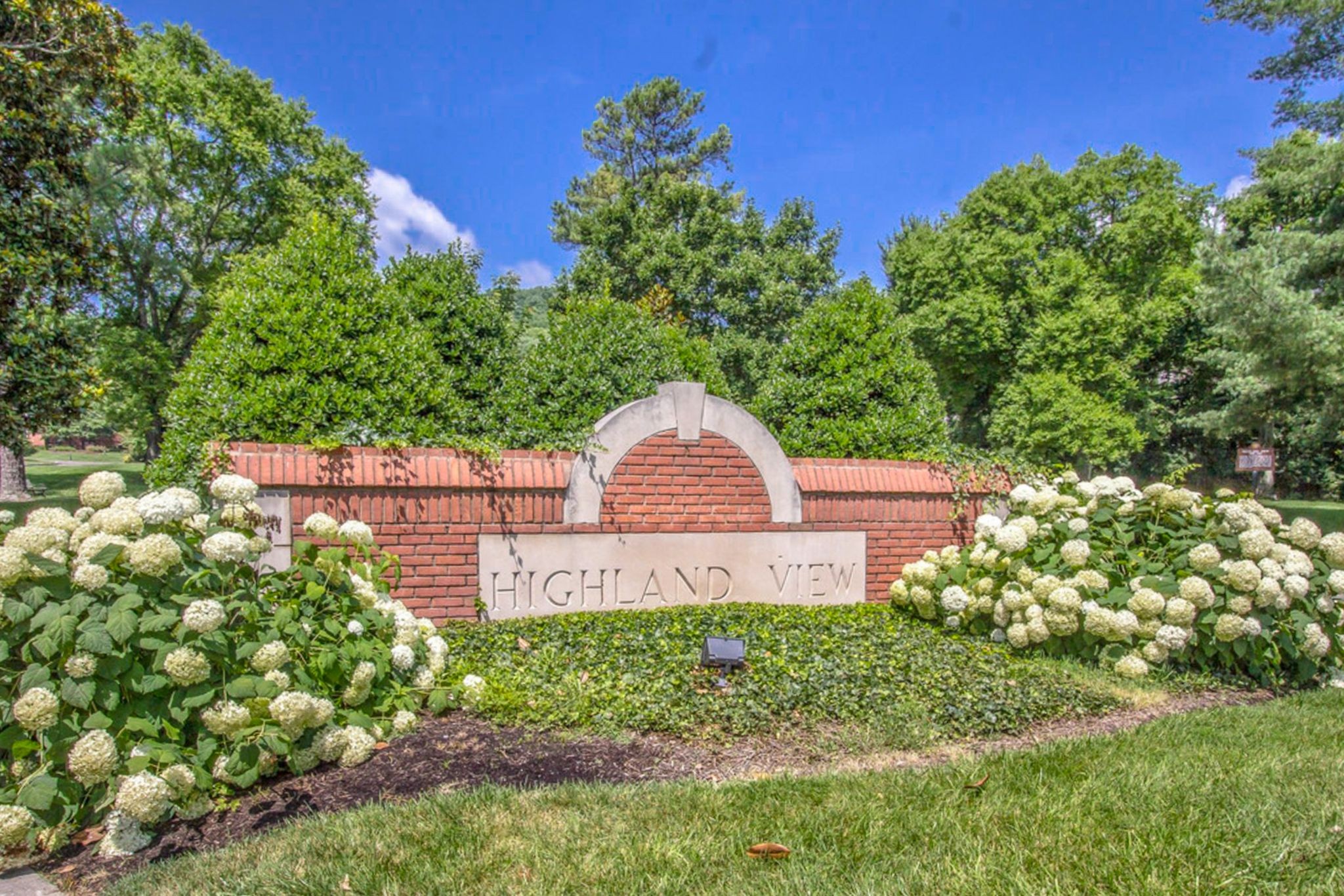 709 Roxburgh Cv
