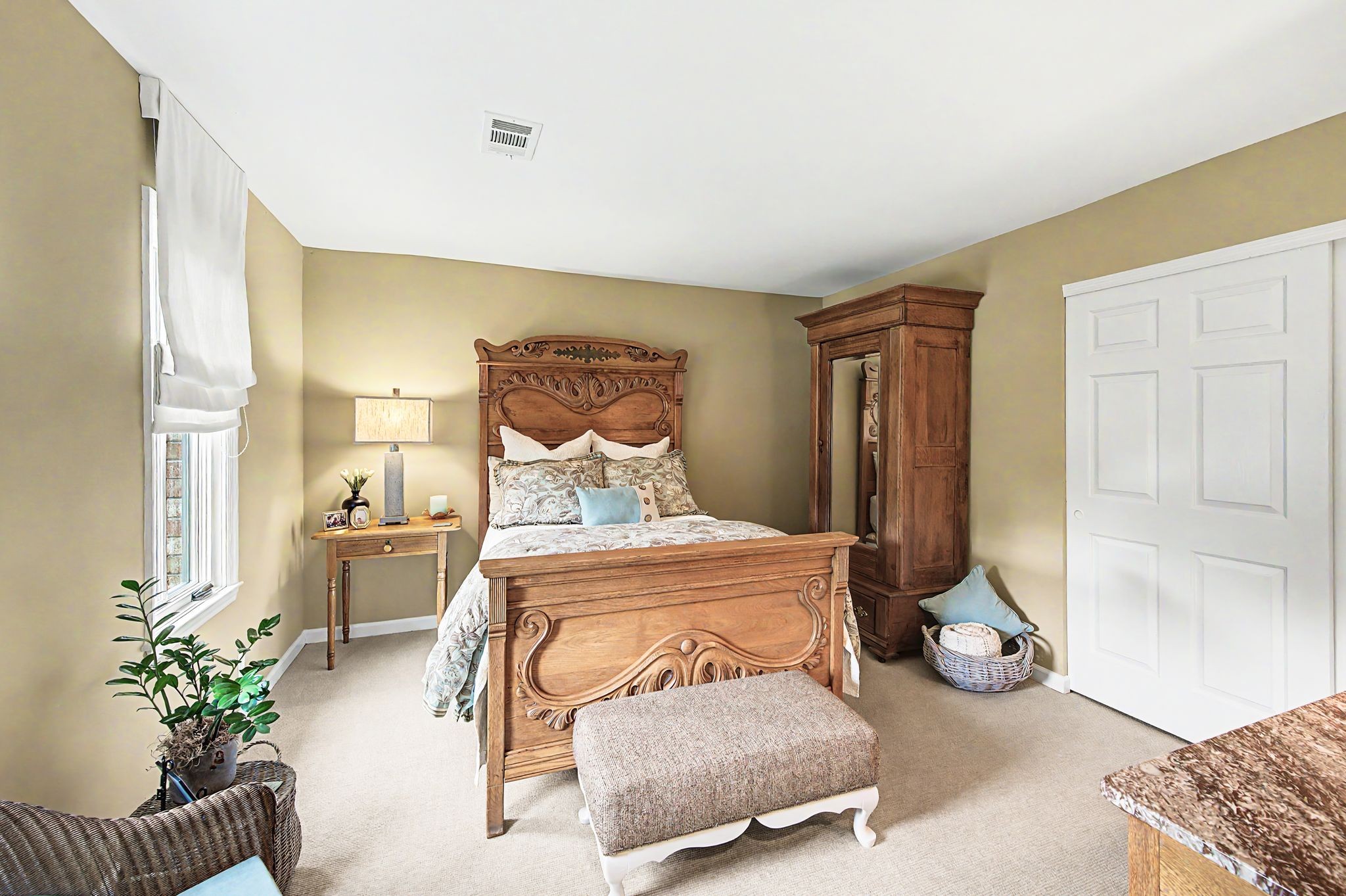 709 Roxburgh Cv