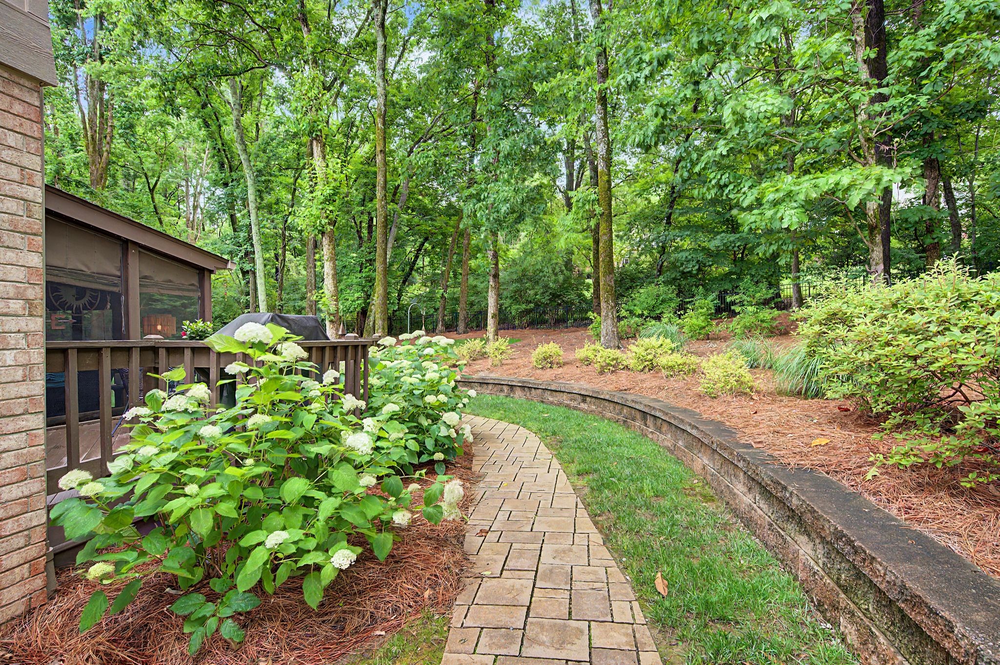 709 Roxburgh Cv