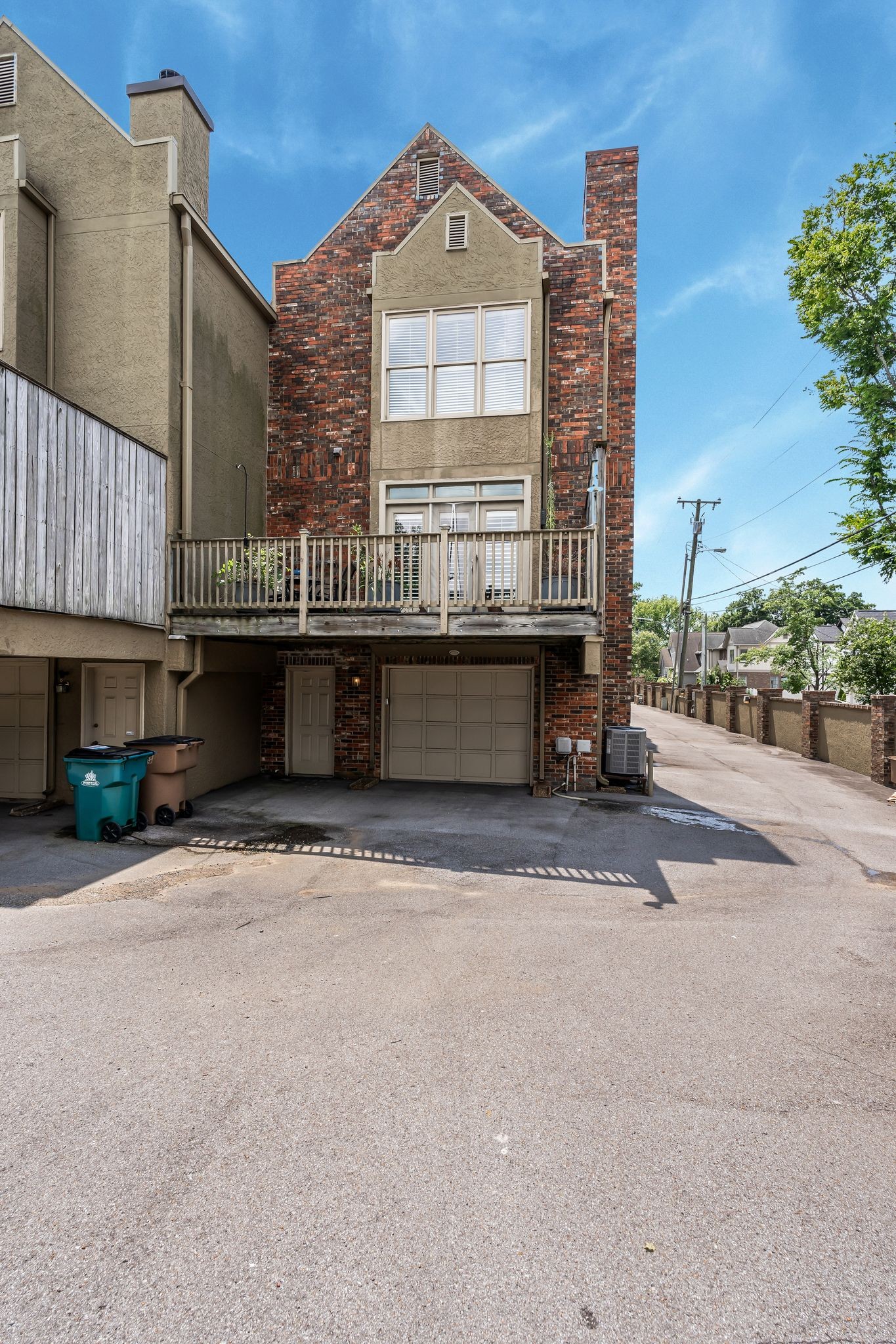 2828 Woodlawn Drive