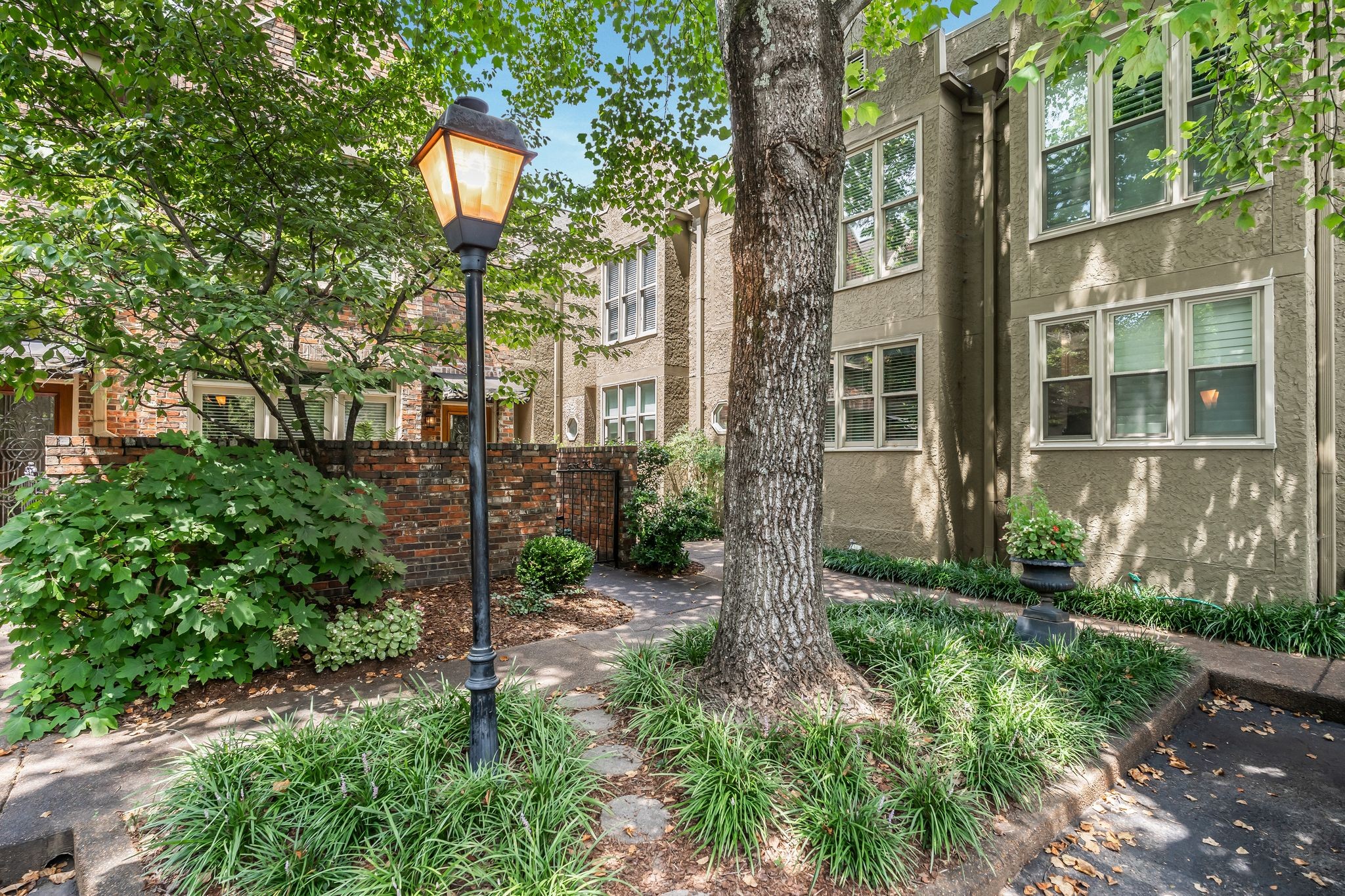 2828 Woodlawn Drive