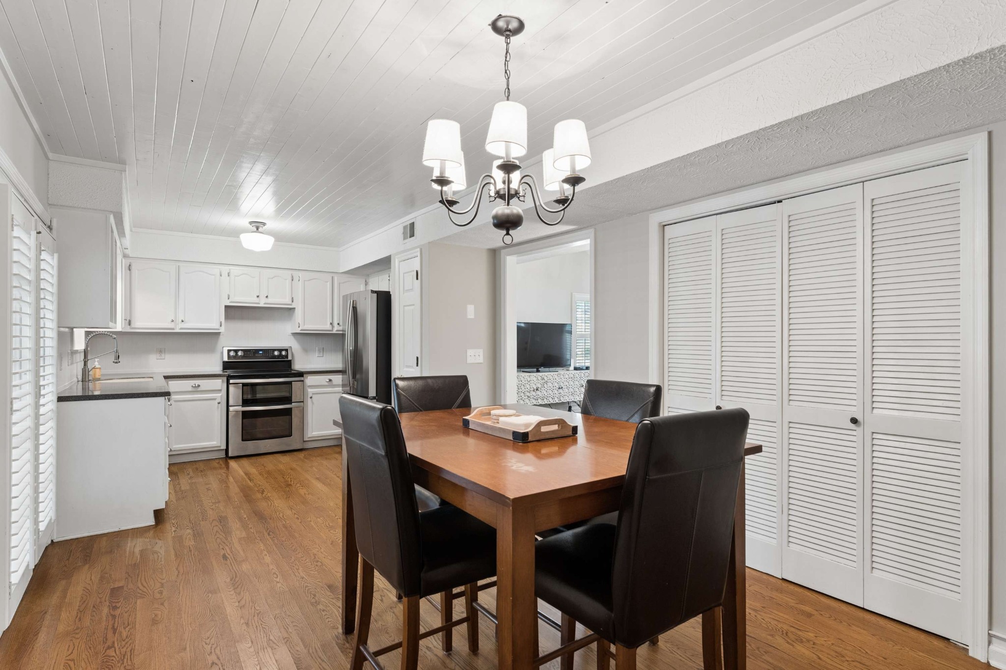 5204 Village Trce