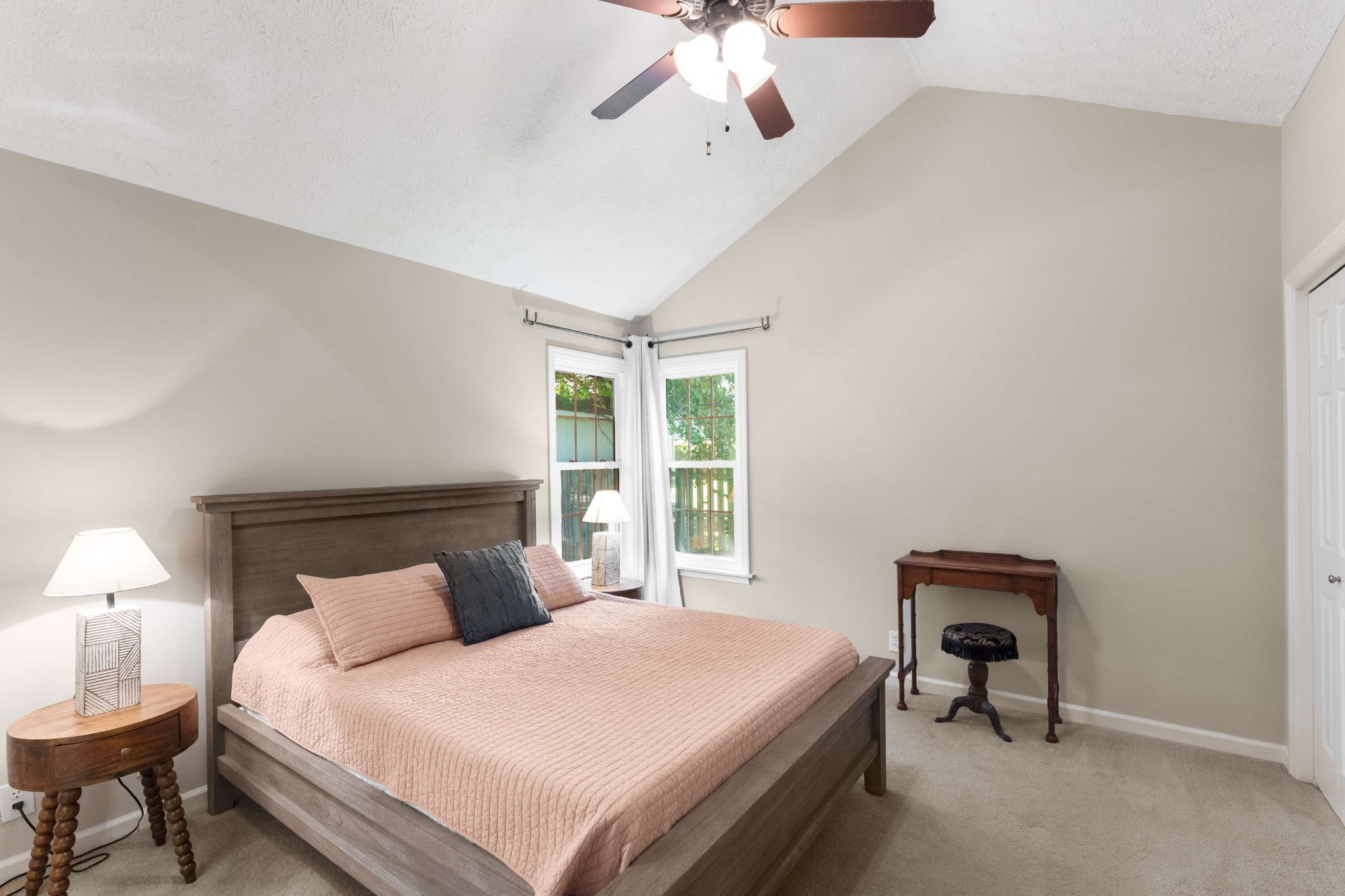5204 Village Trce