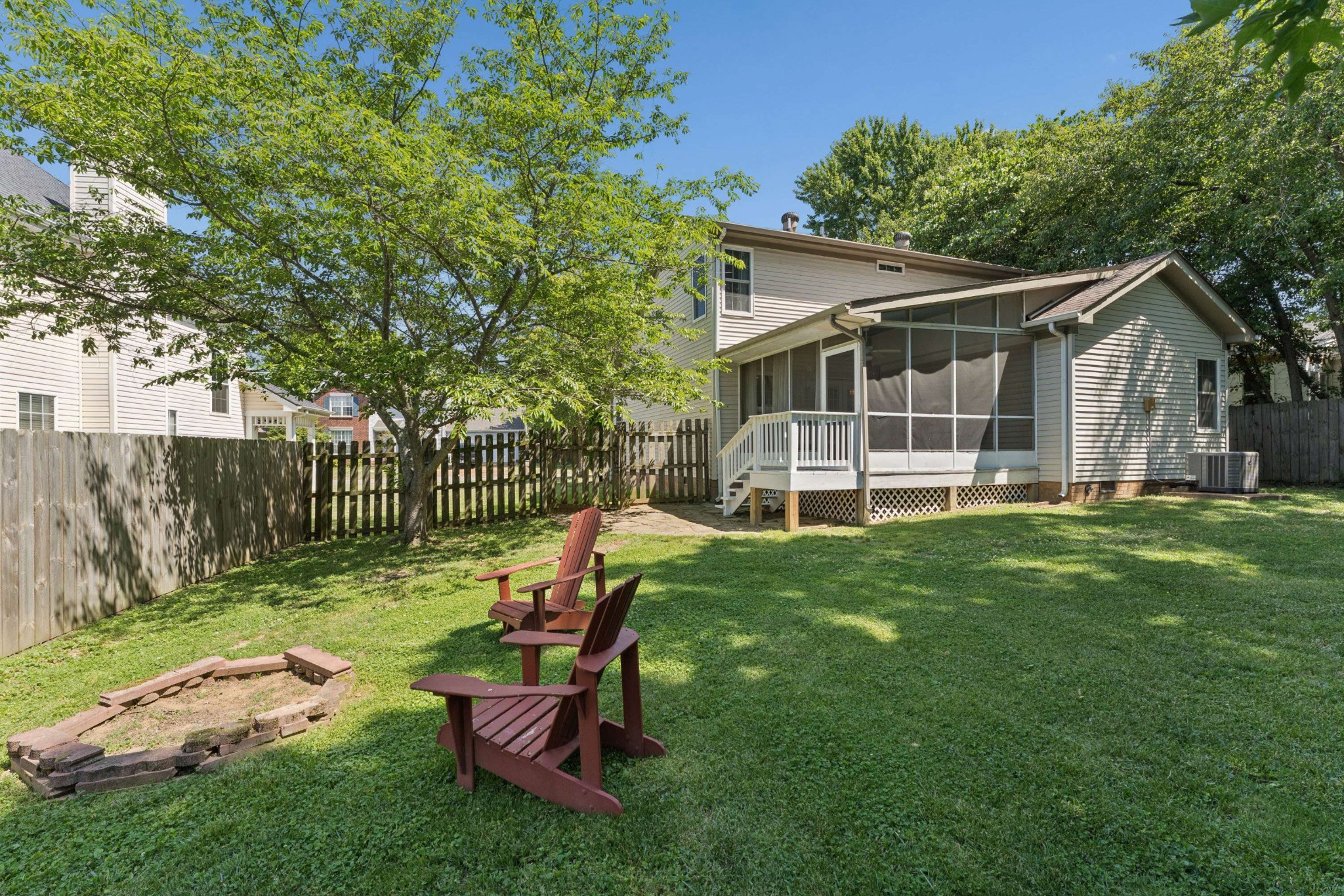 5204 Village Trce