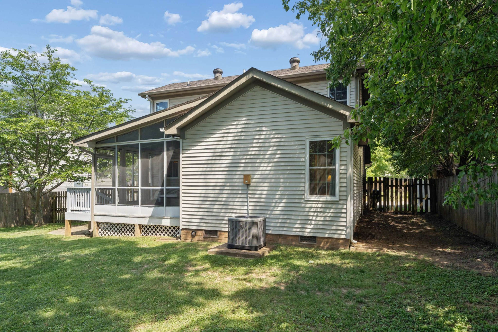 5204 Village Trce