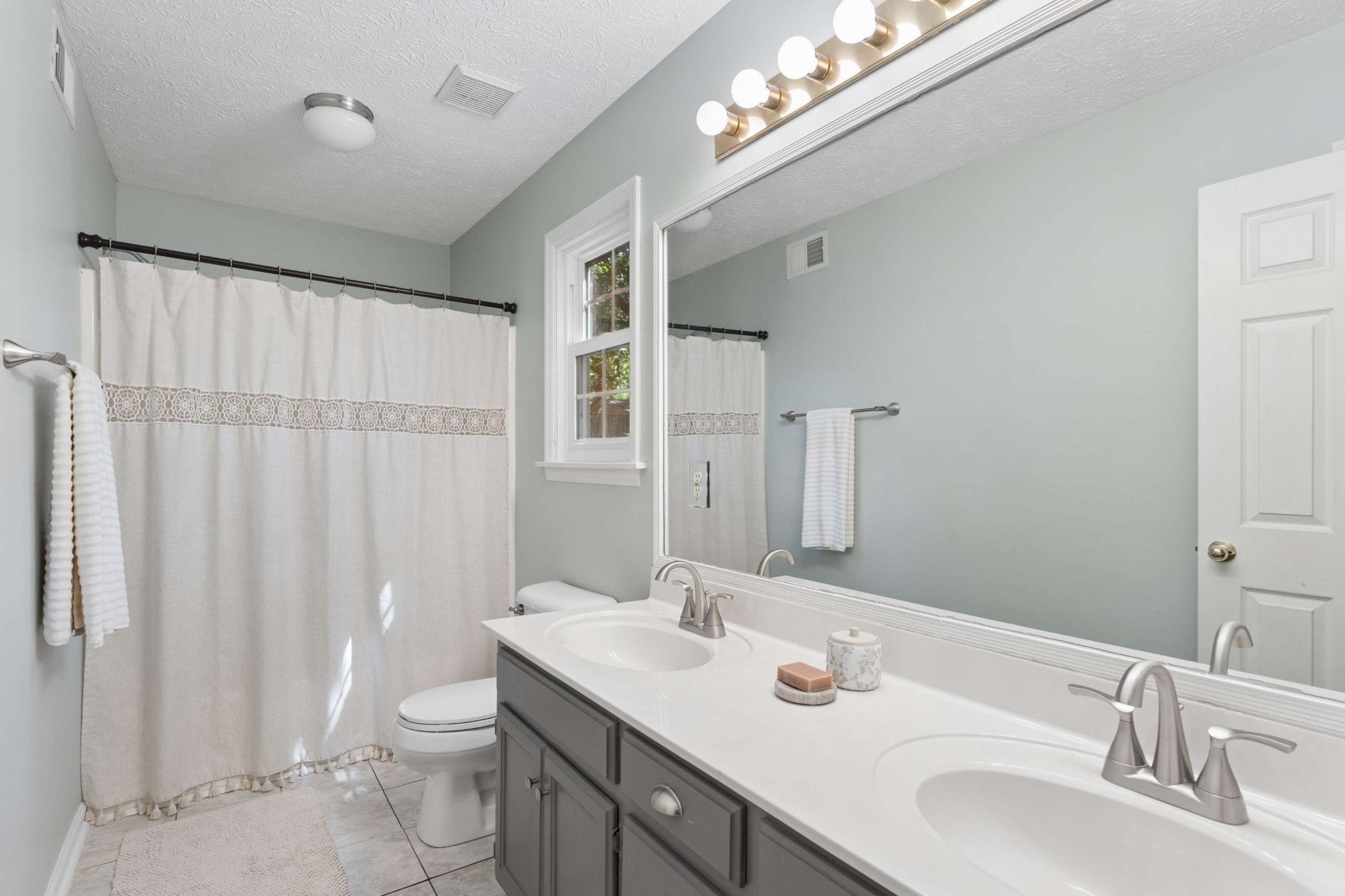 5204 Village Trce