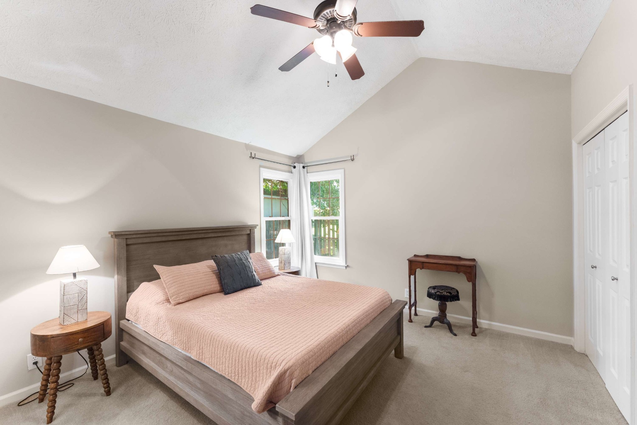 5204 Village Trce