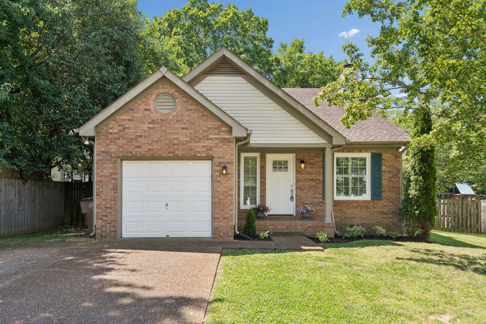 5204 Village Trce