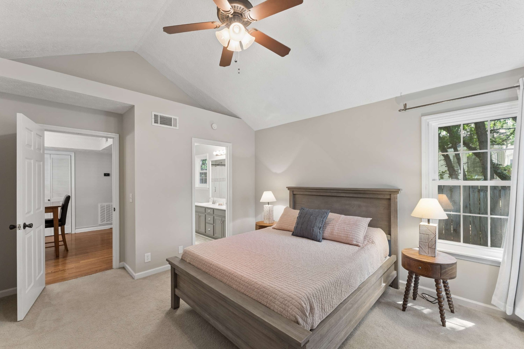 5204 Village Trce