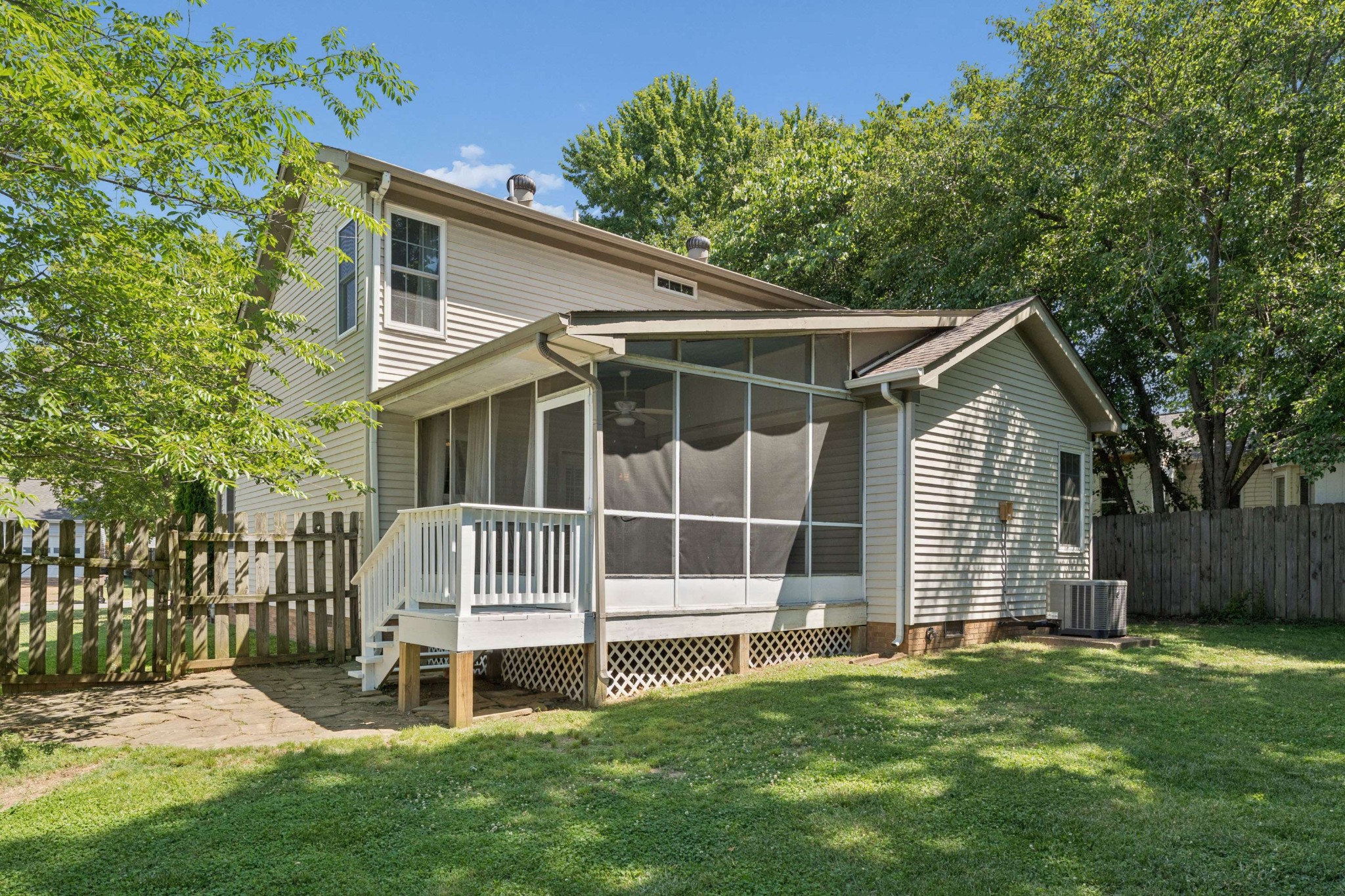 5204 Village Trce