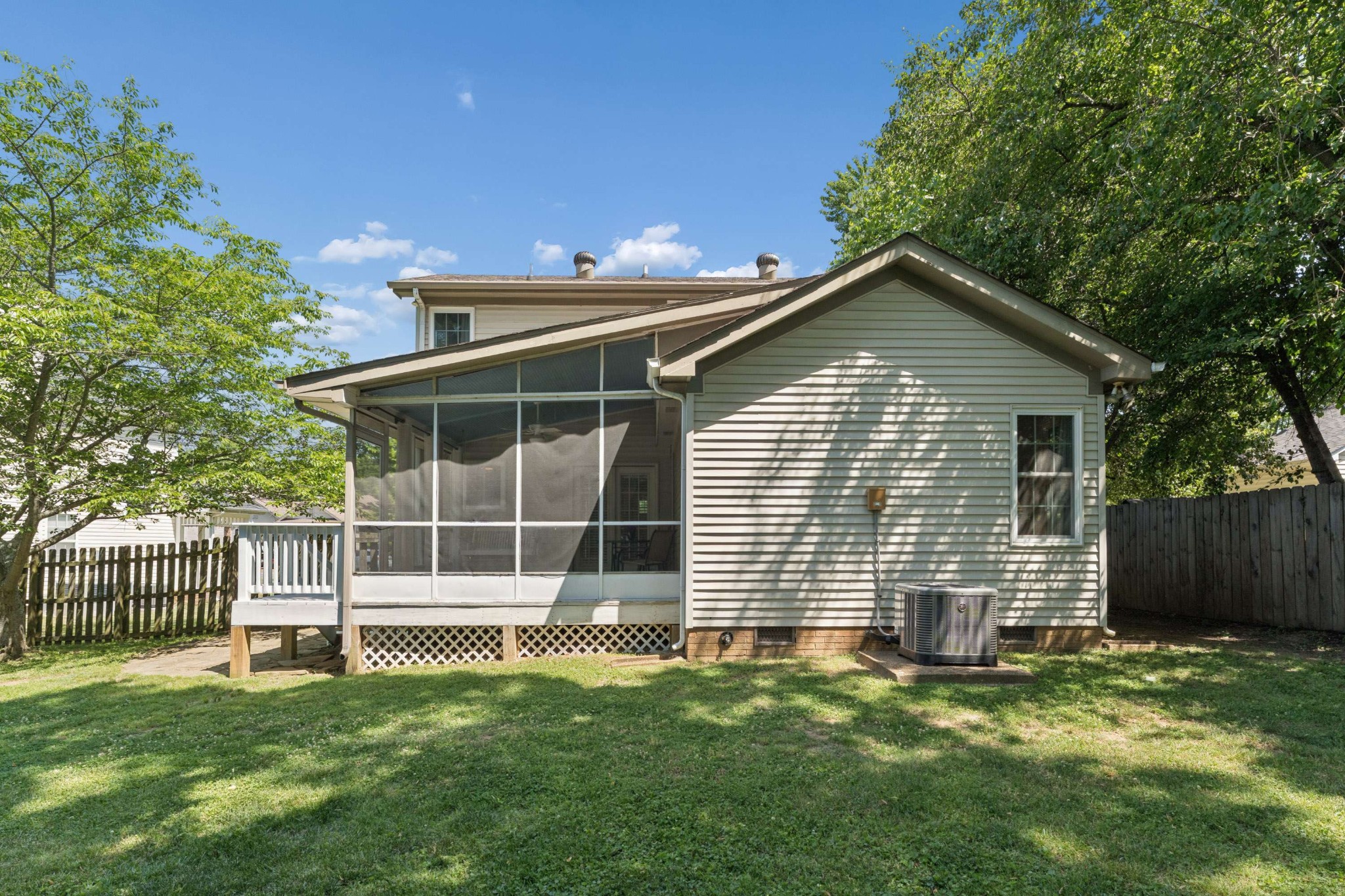 5204 Village Trce