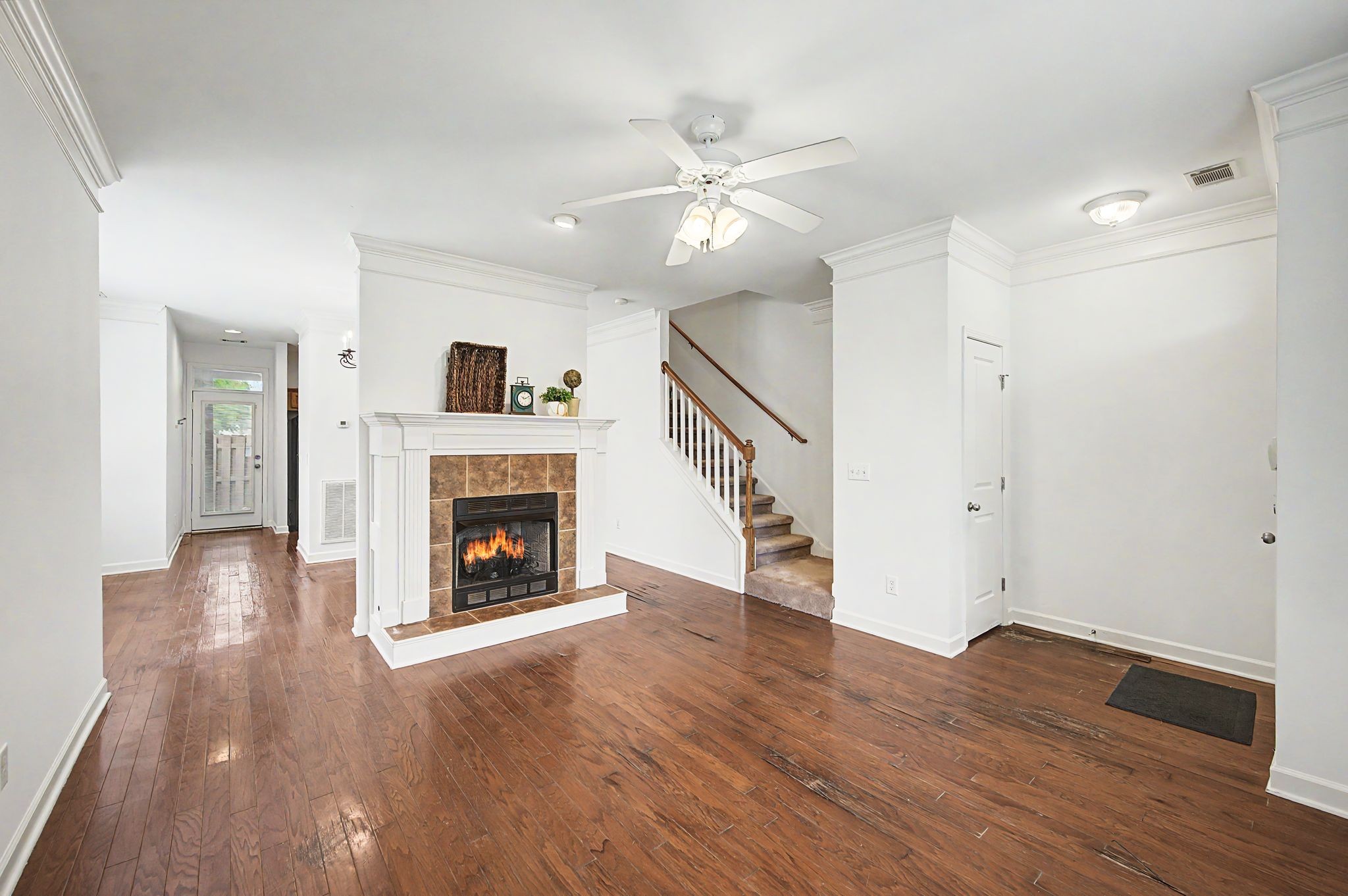 2048 Elliott Ave