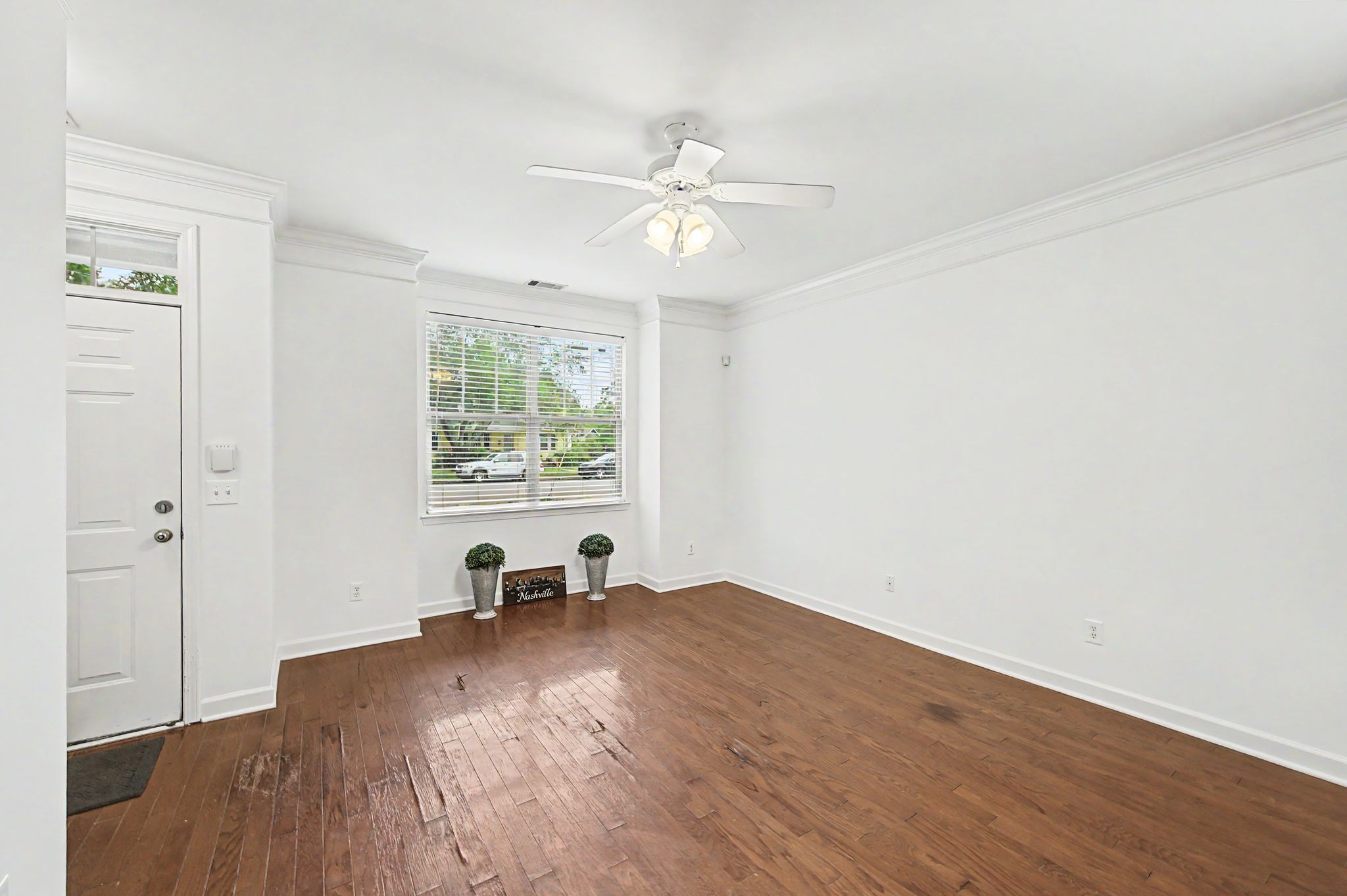 2048 Elliott Ave