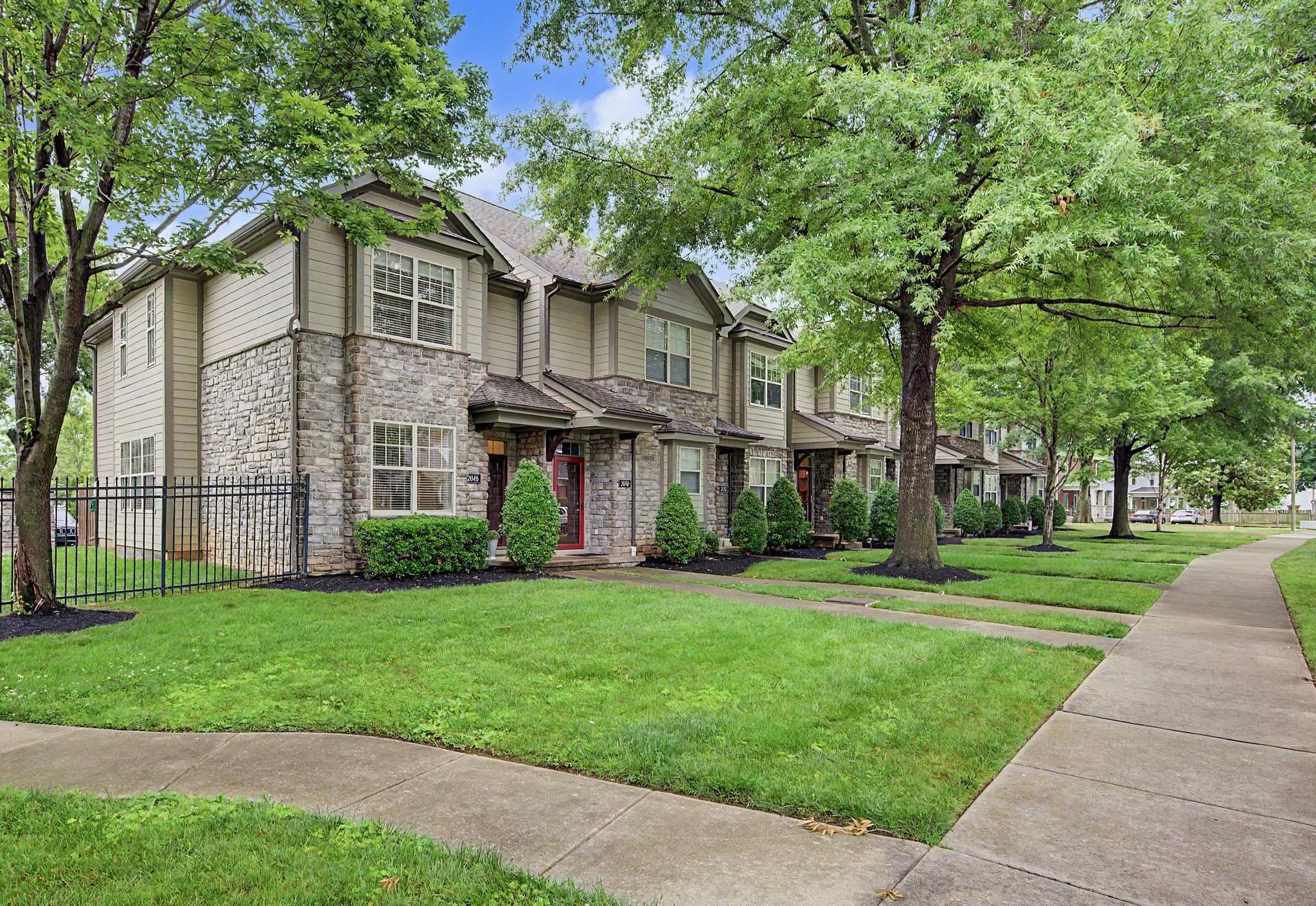 2048 Elliott Ave