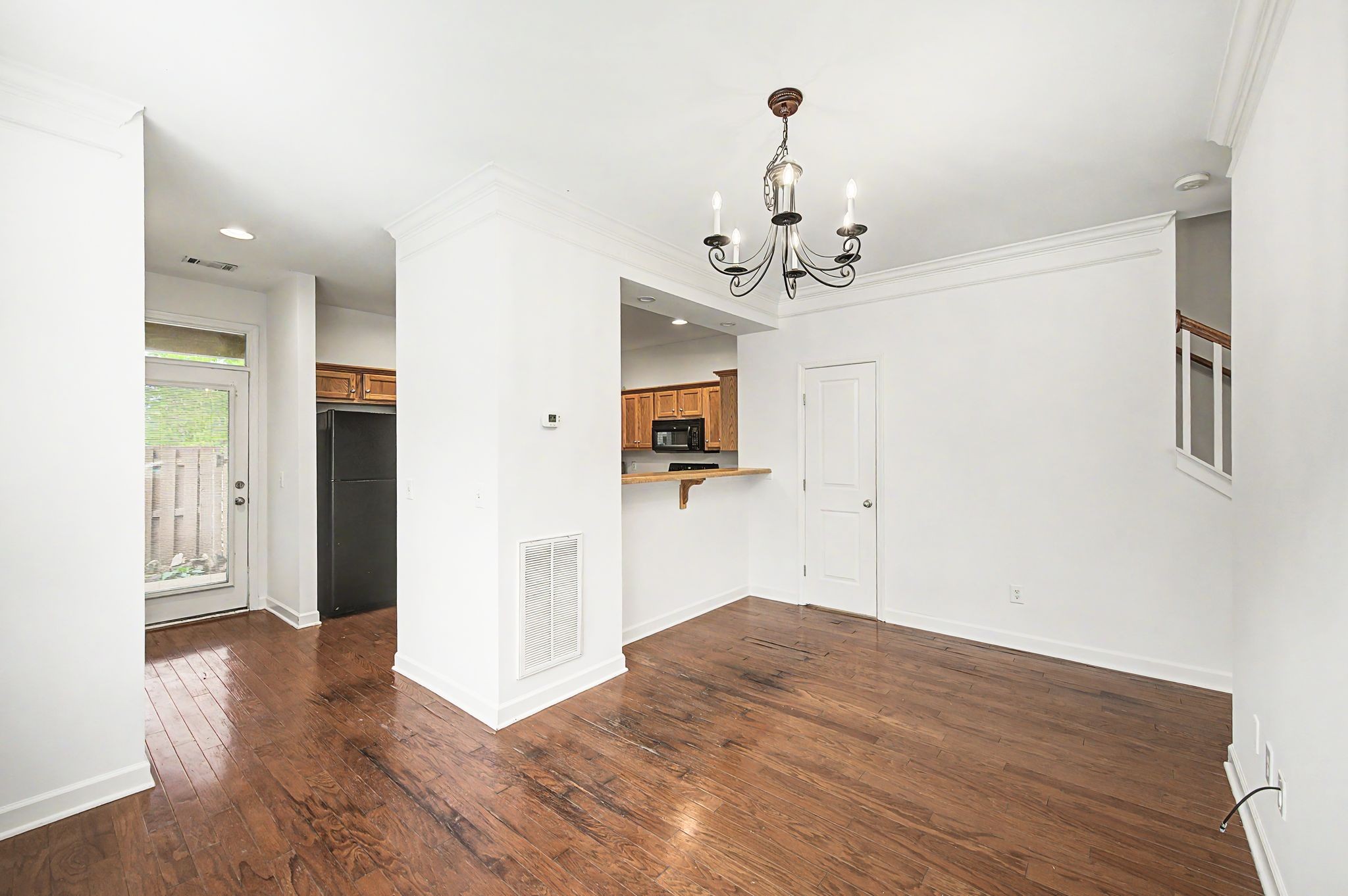 2048 Elliott Ave