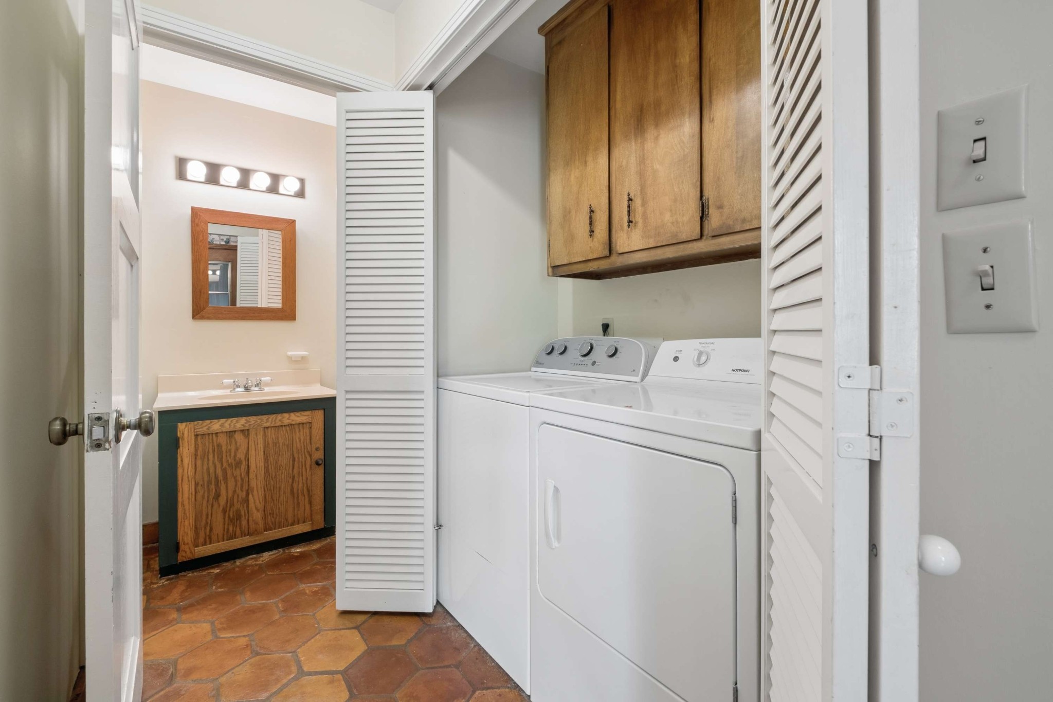 312 River Oaks Rd