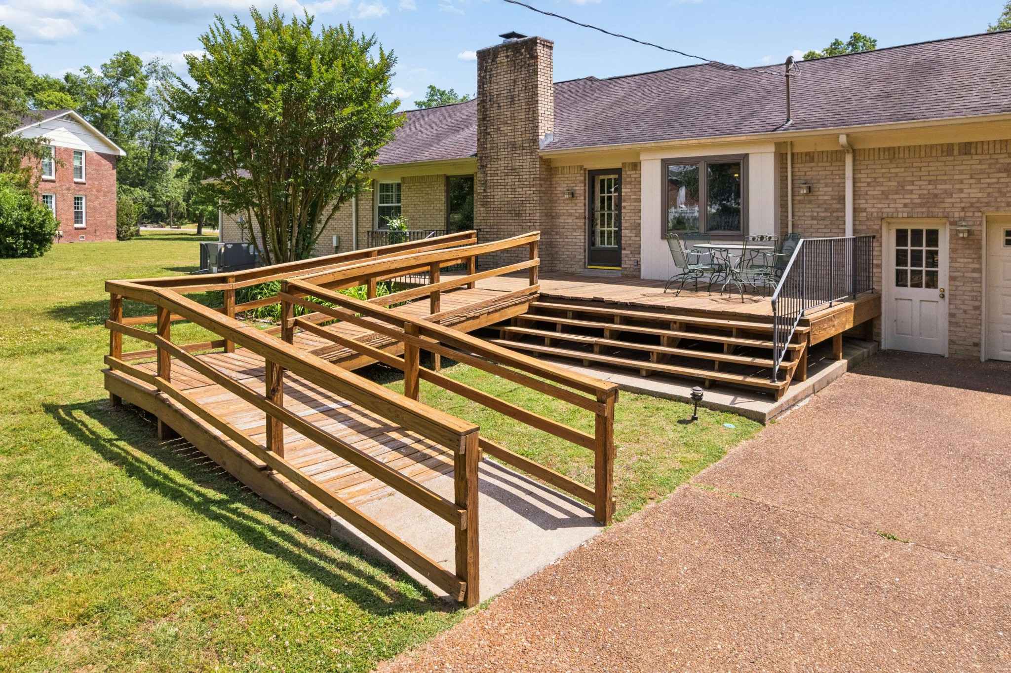 312 River Oaks Rd