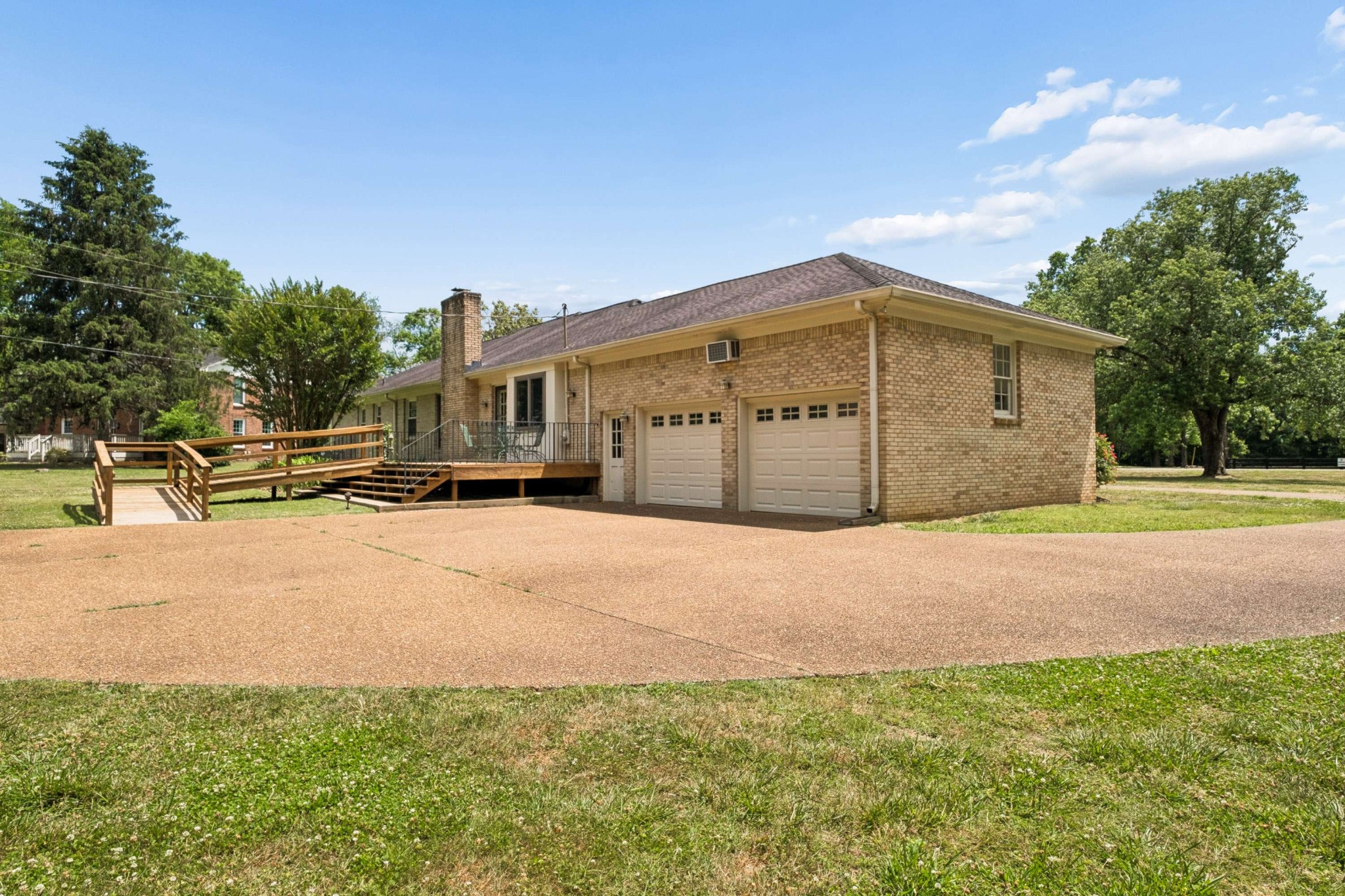 312 River Oaks Rd
